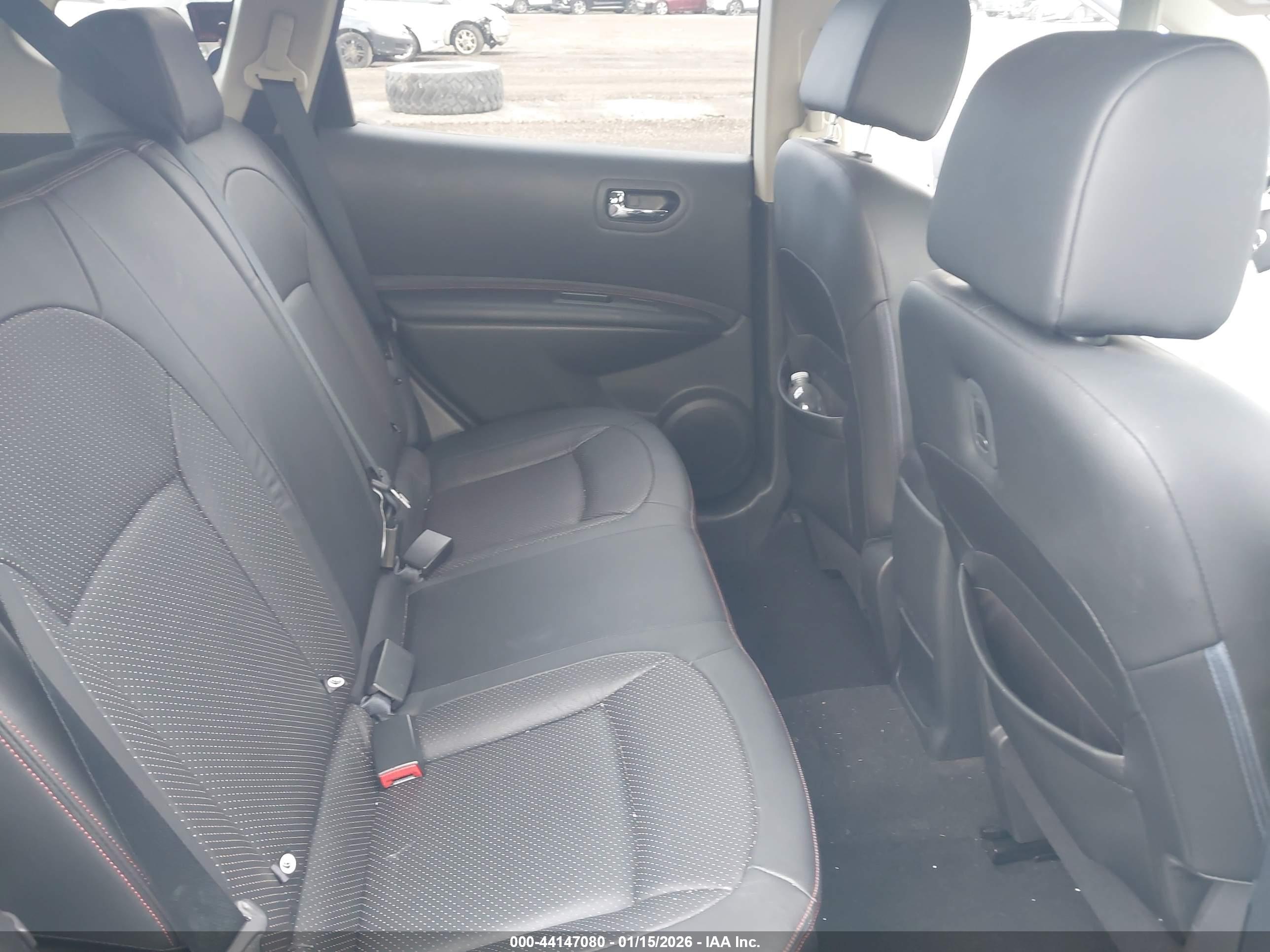 NISSAN ROGUE image 8