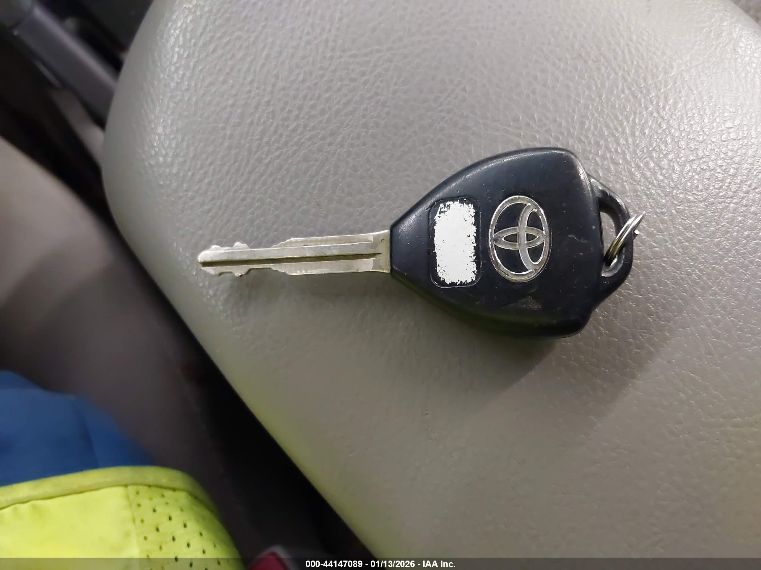 TOYOTA RAV4 image 11