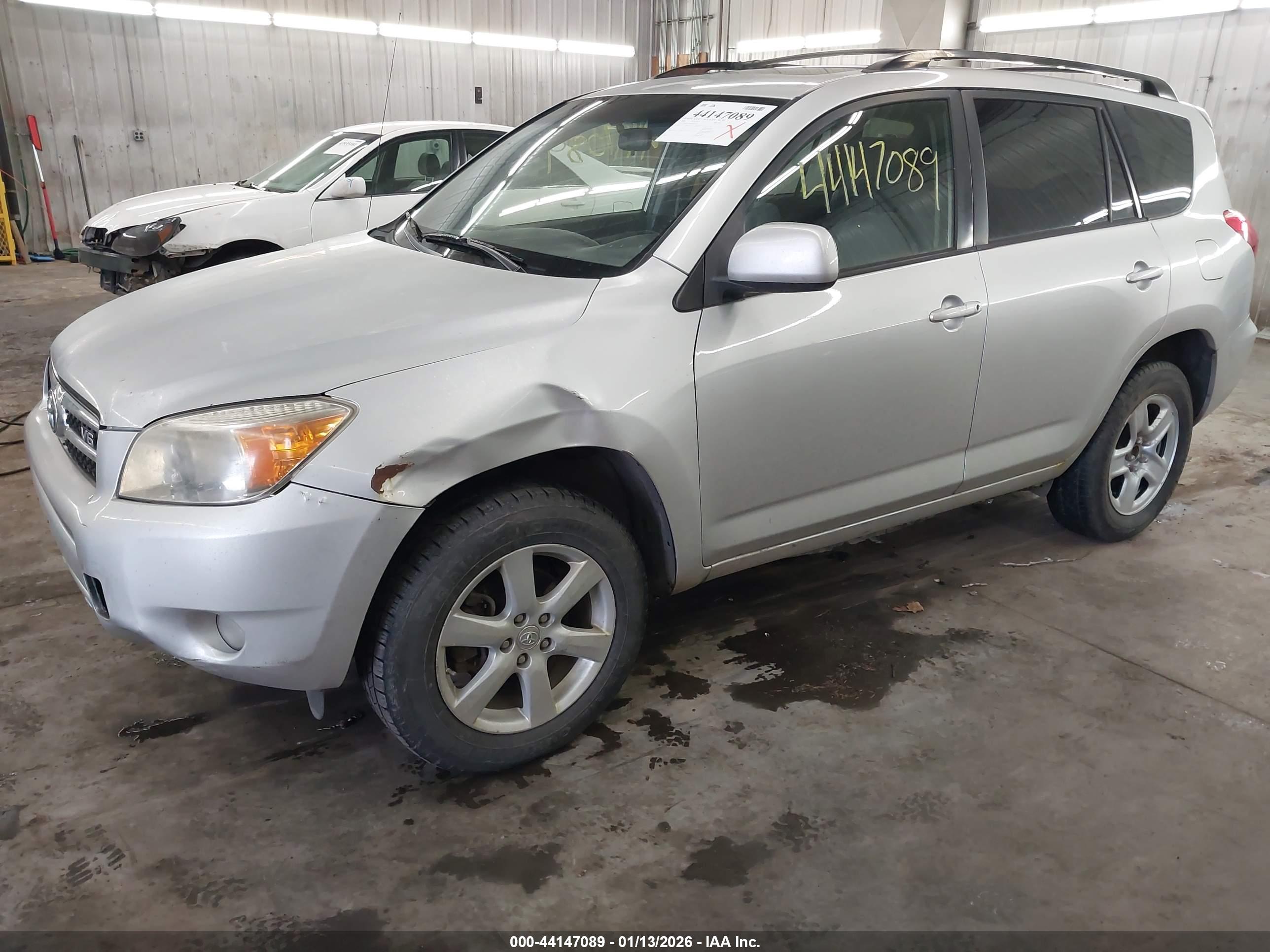 TOYOTA RAV4 image 2