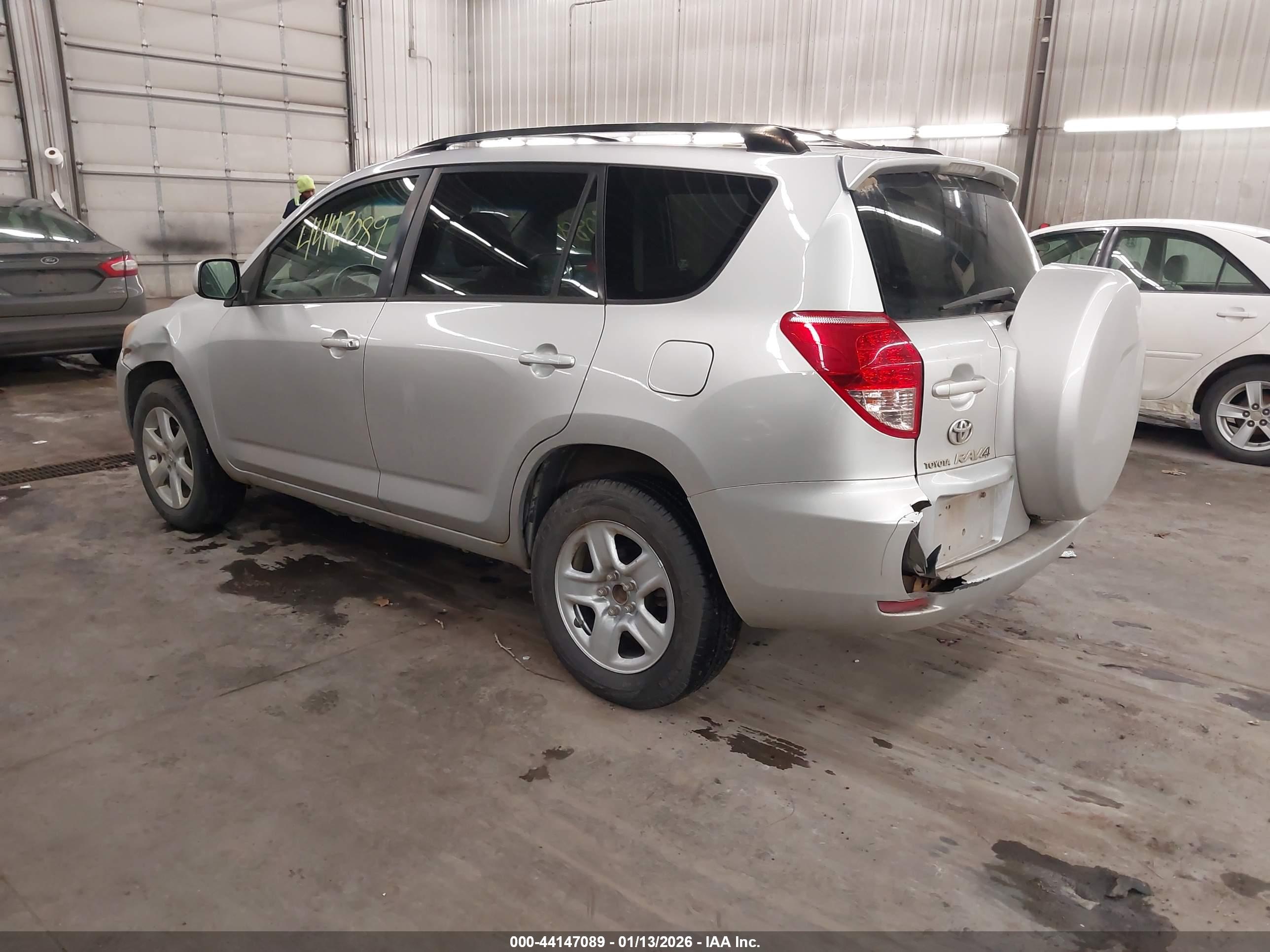 TOYOTA RAV4 image 3