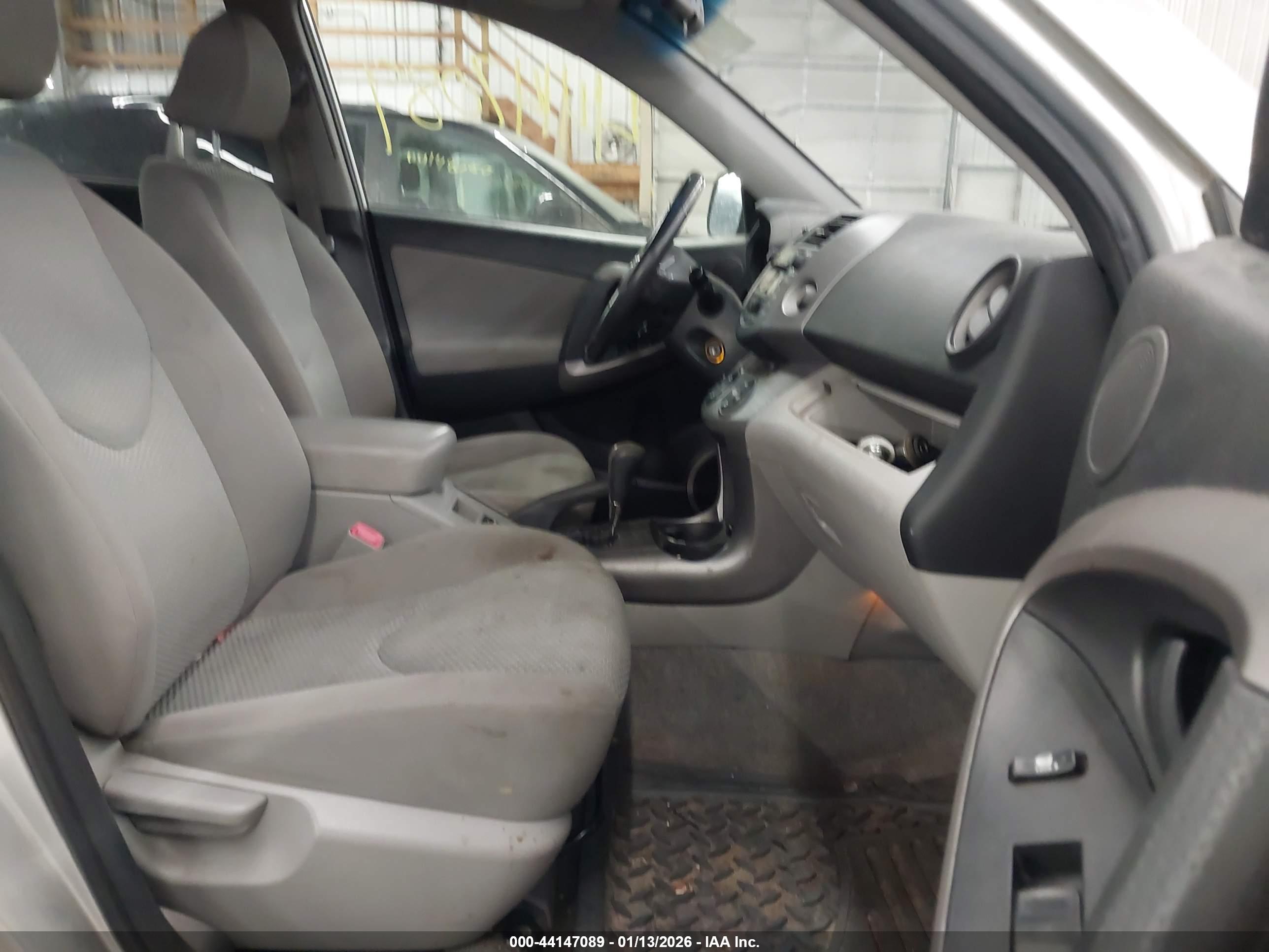 TOYOTA RAV4 image 5