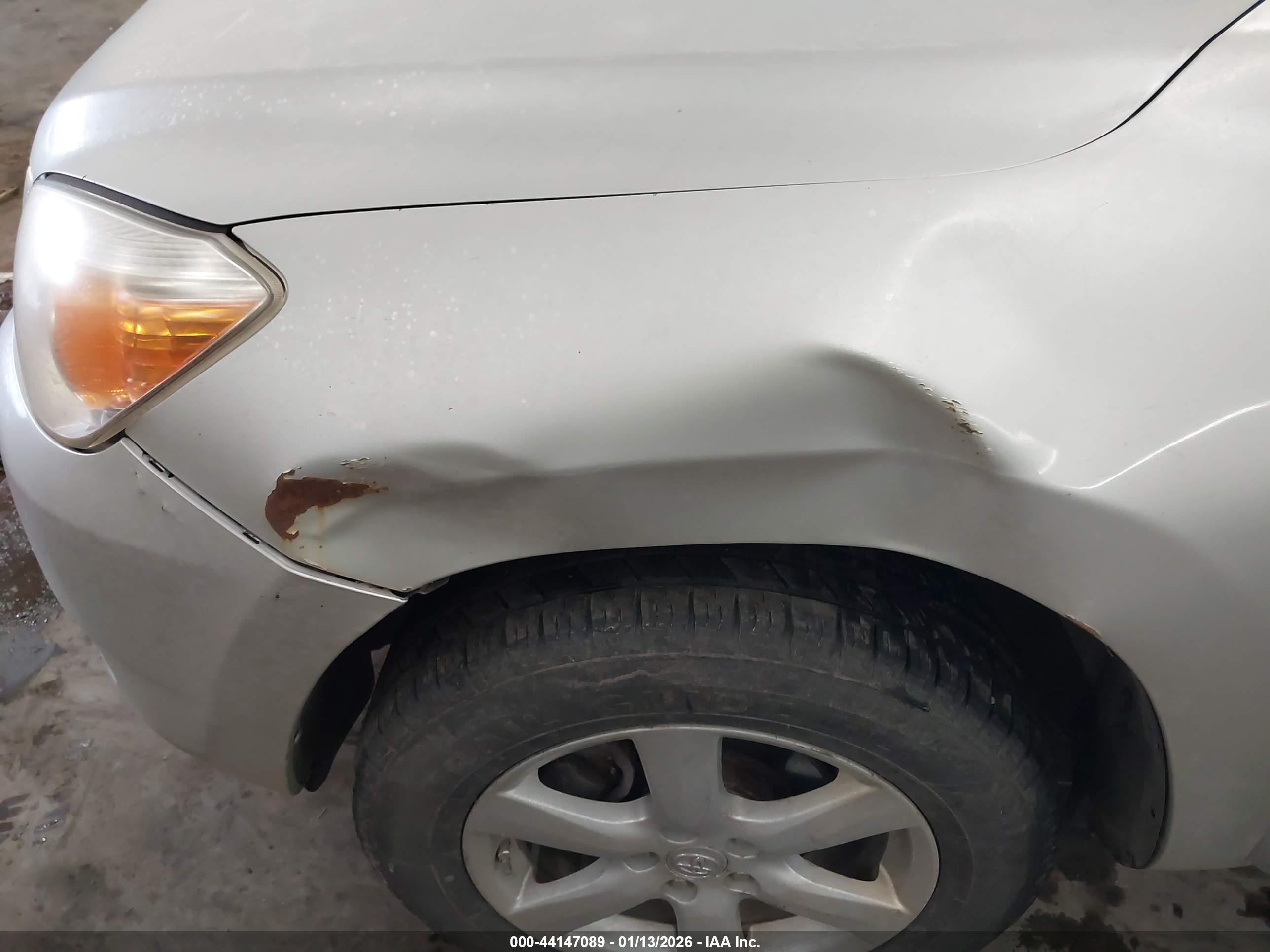 TOYOTA RAV4 image 6