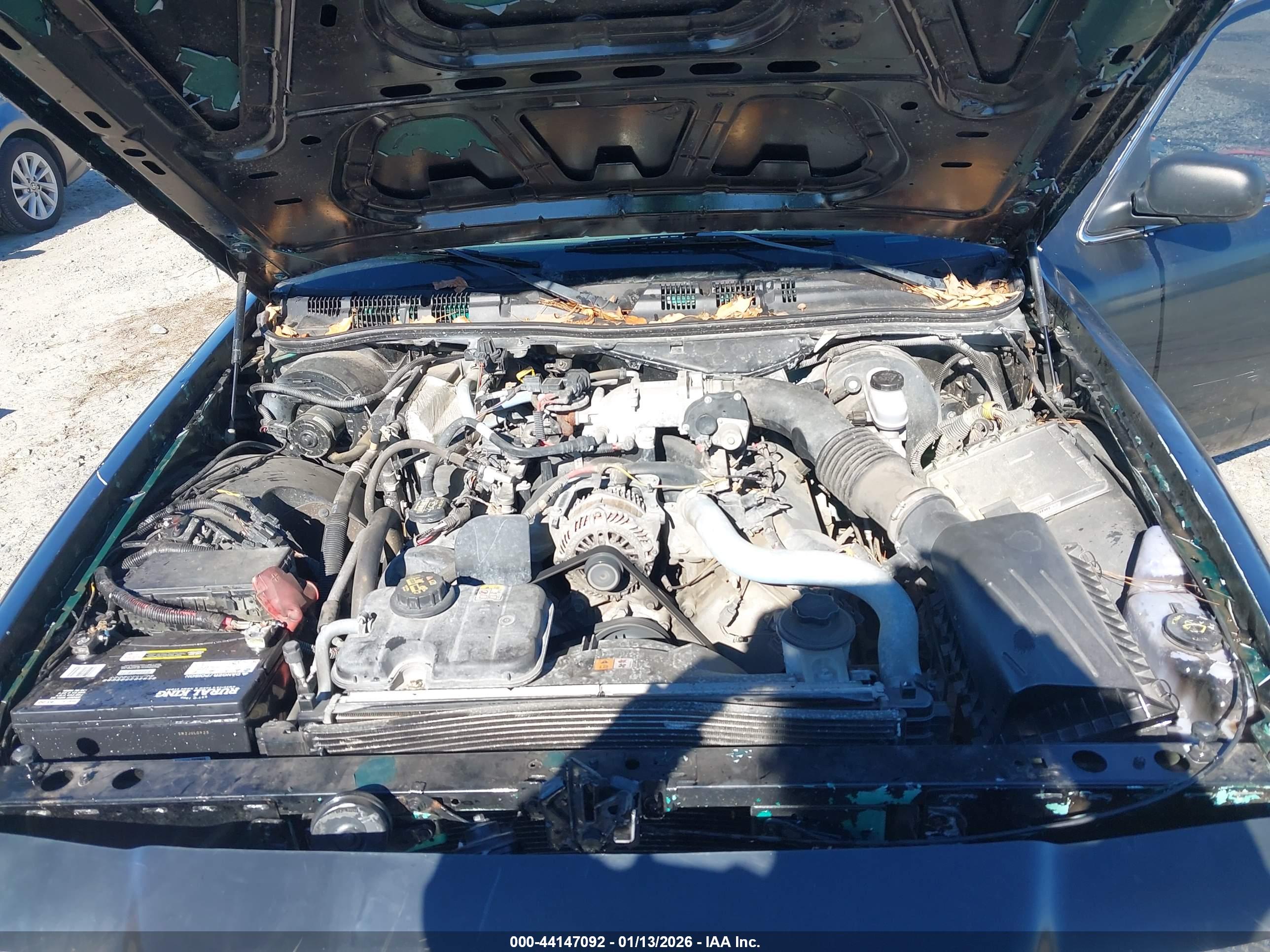 FORD CROWN image 10