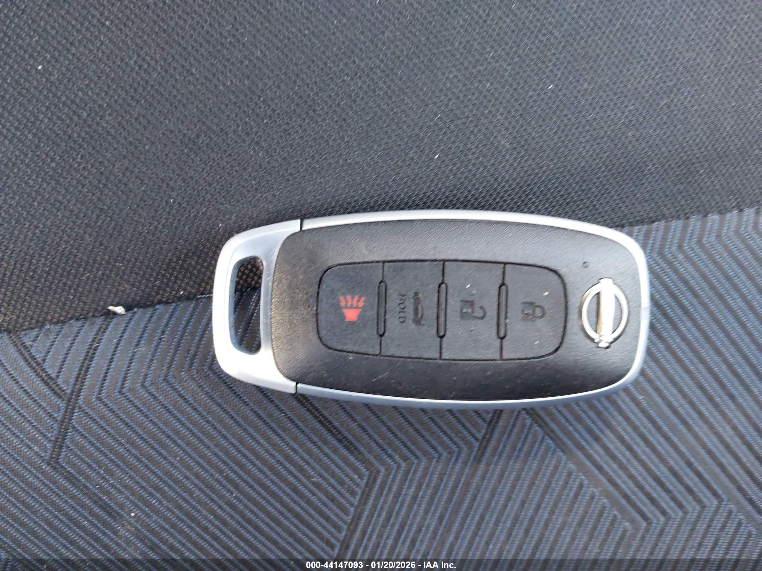 NISSAN VERSA image 11