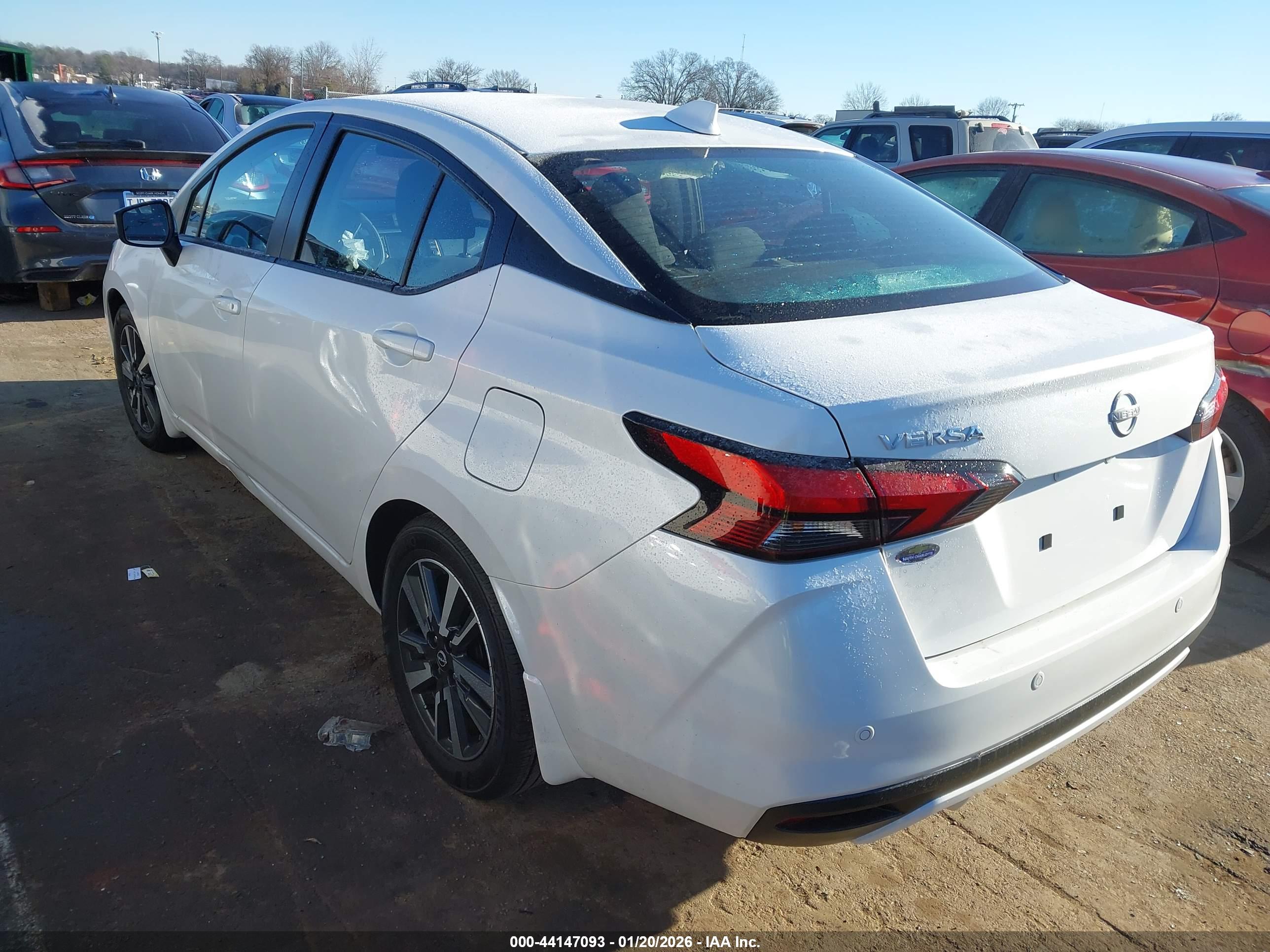 NISSAN VERSA image 3