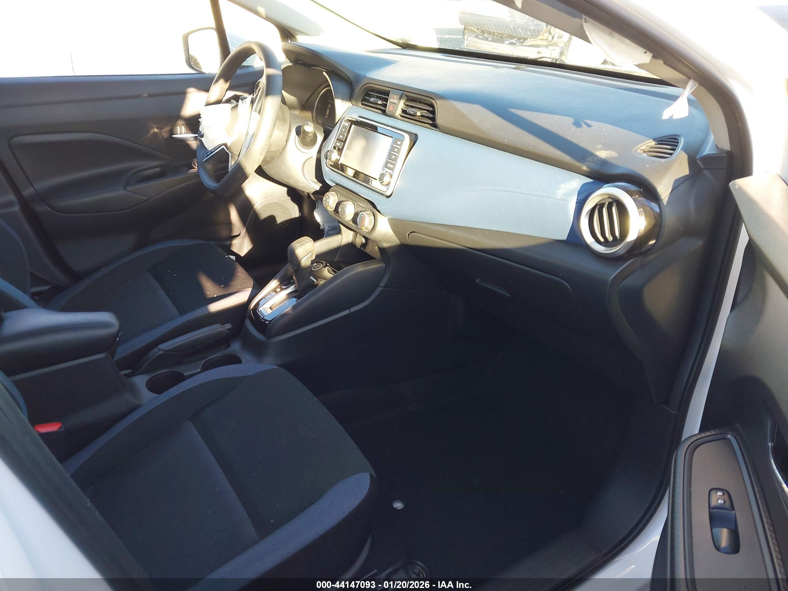 NISSAN VERSA image 5