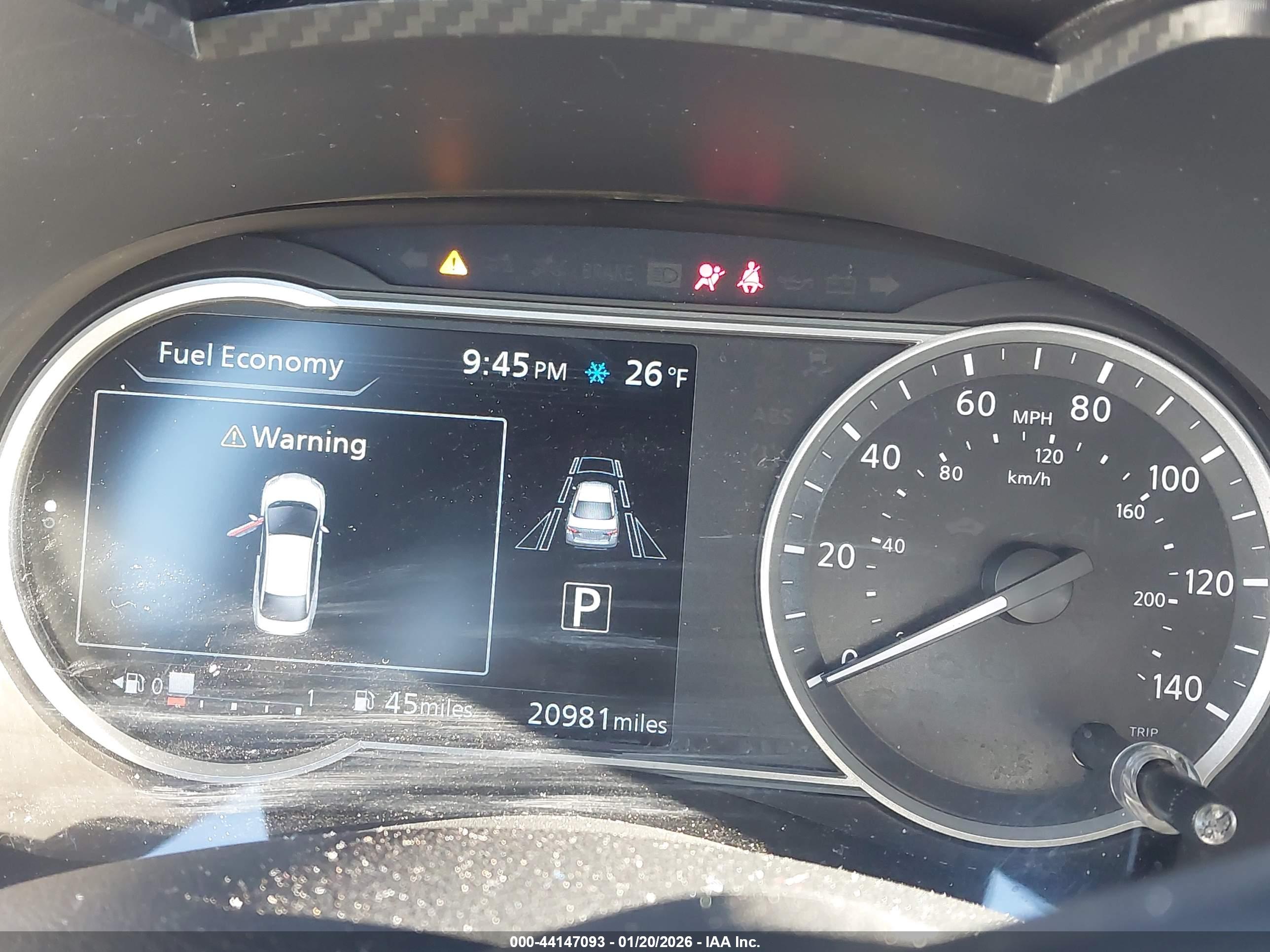 NISSAN VERSA image 7