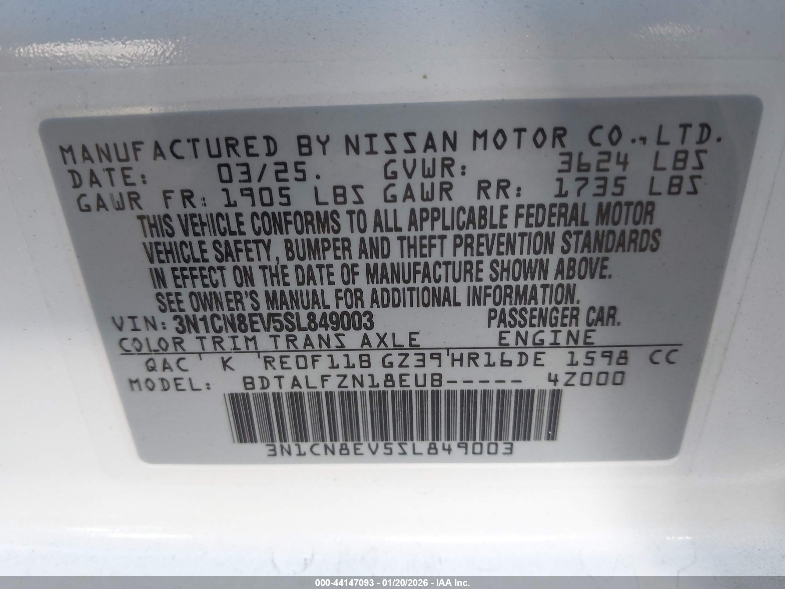 NISSAN VERSA image 9
