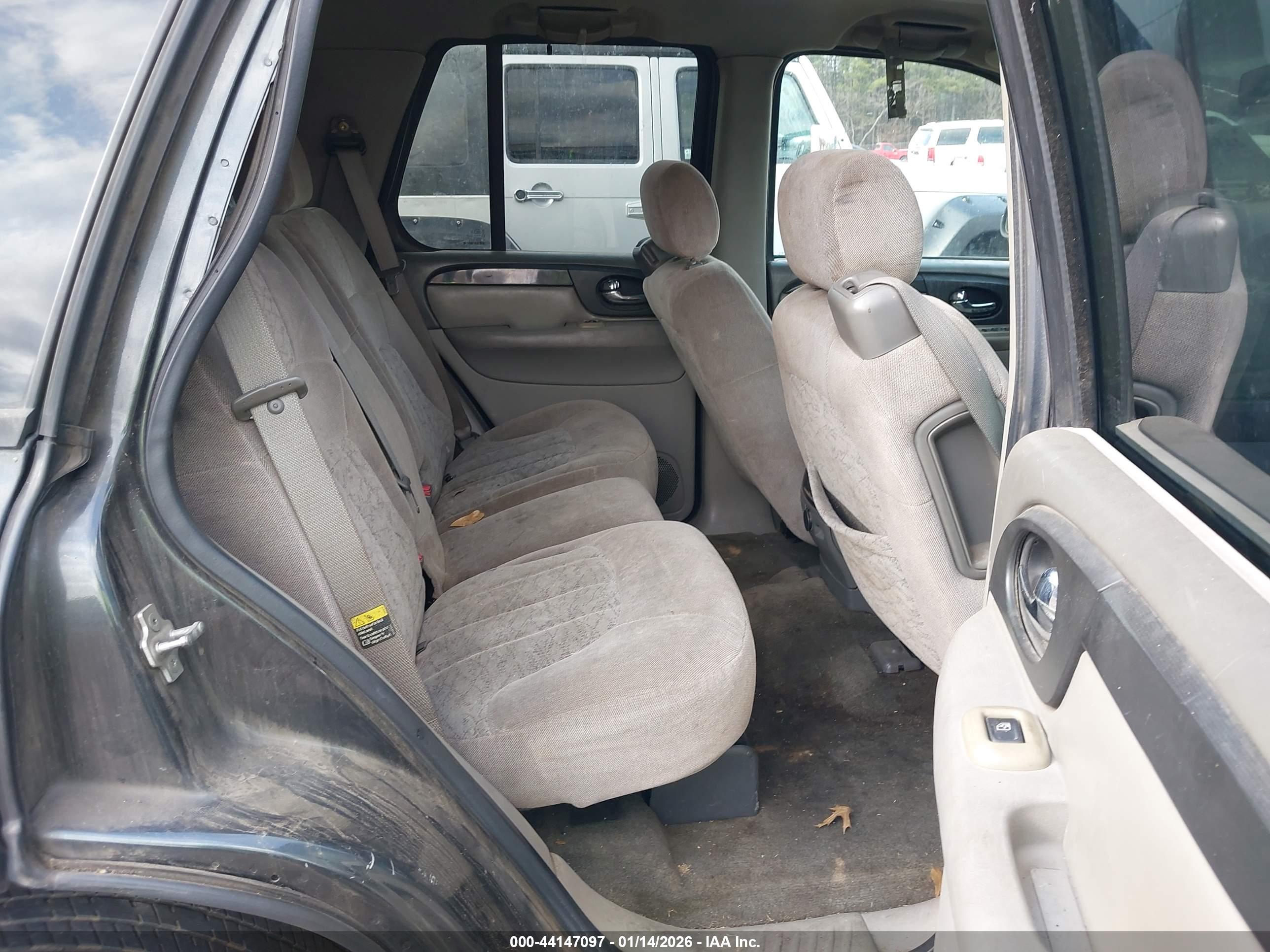 GMC ENVOY image 8