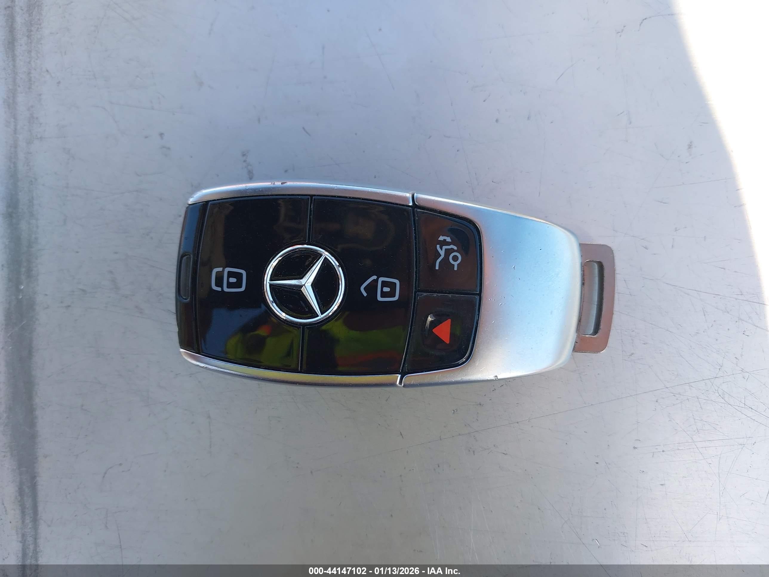 MERCEDES-BENZ E image 11