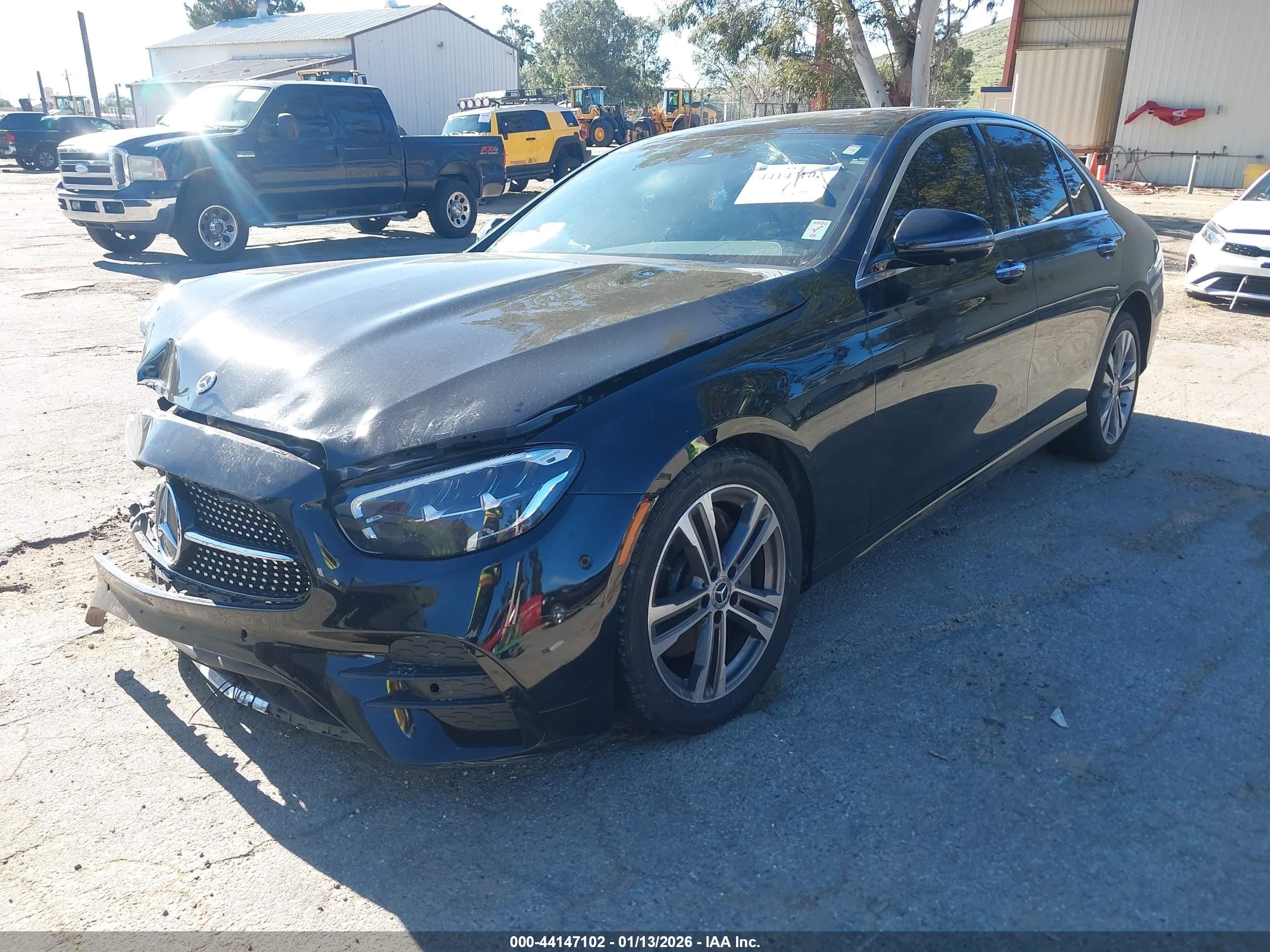 MERCEDES-BENZ E image 2