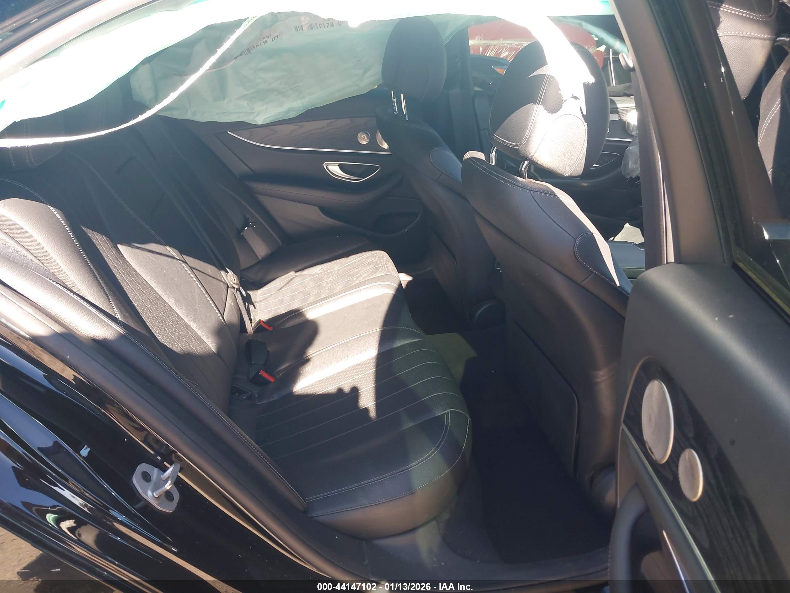 MERCEDES-BENZ E image 8