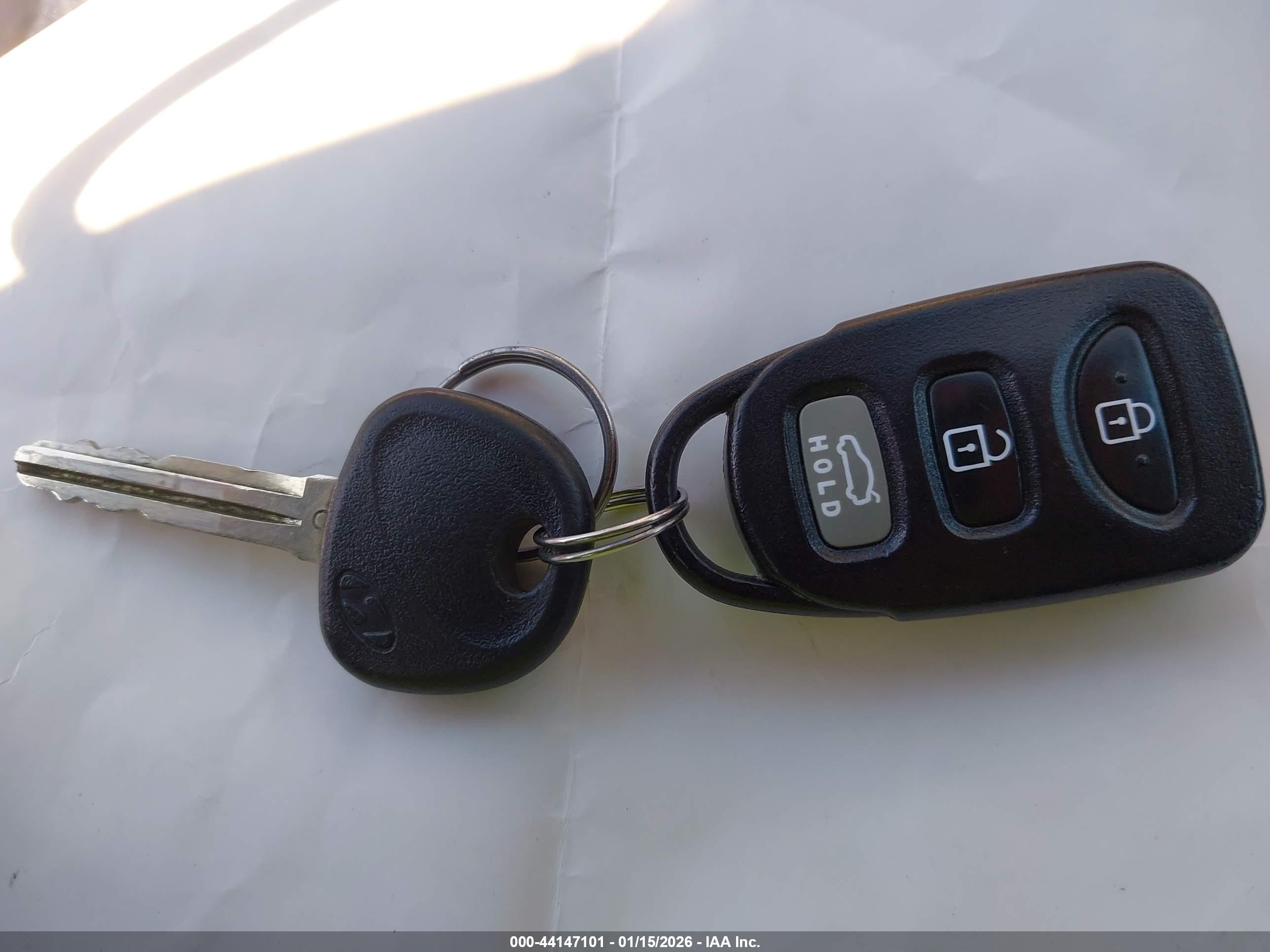 HYUNDAI ELANTRA image 11