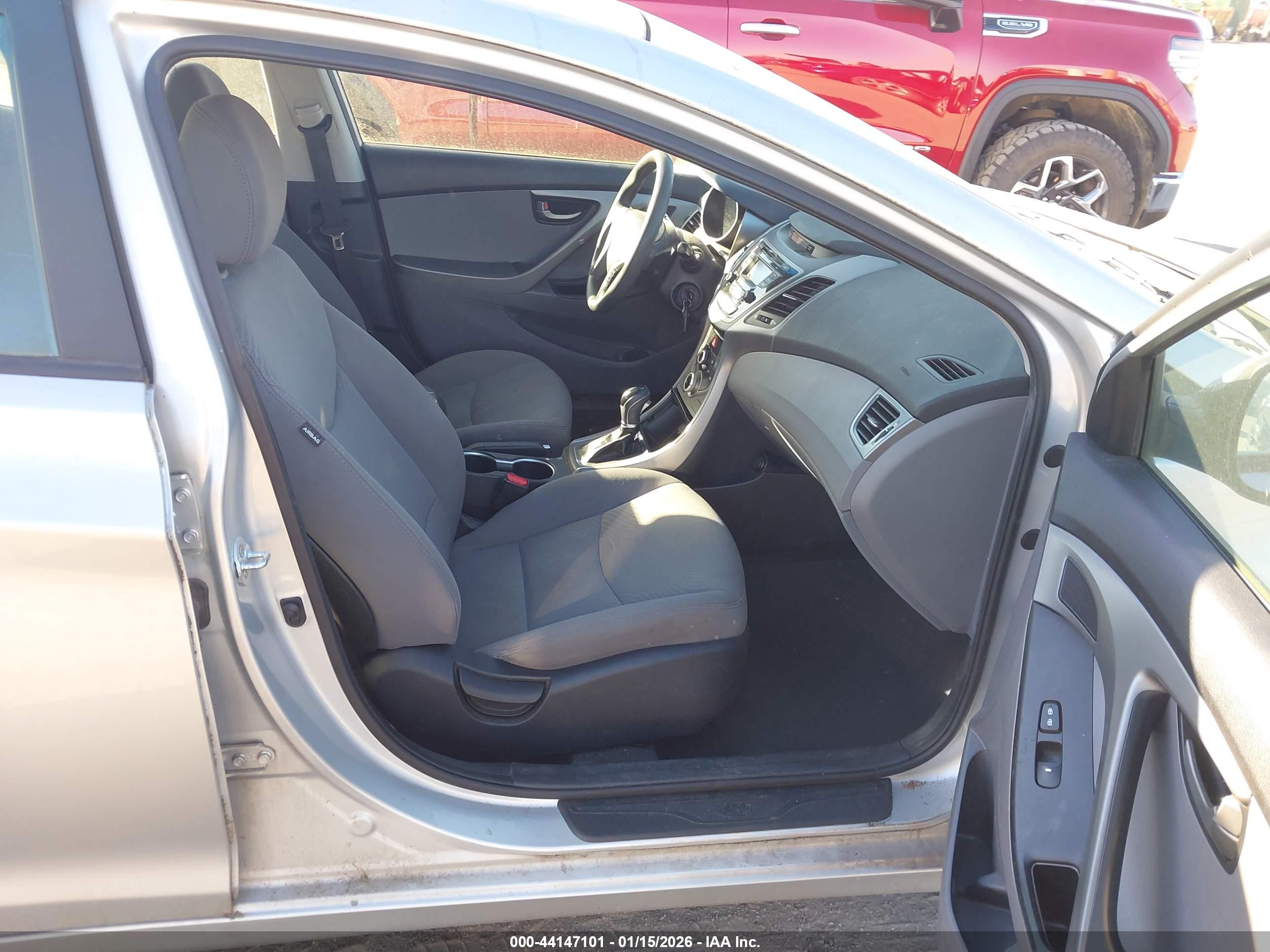 HYUNDAI ELANTRA image 5