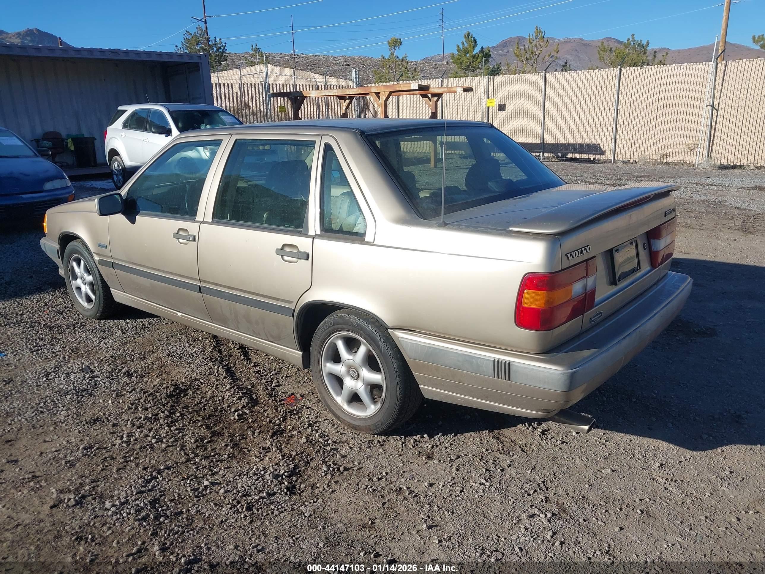 VOLVO 850 image 3