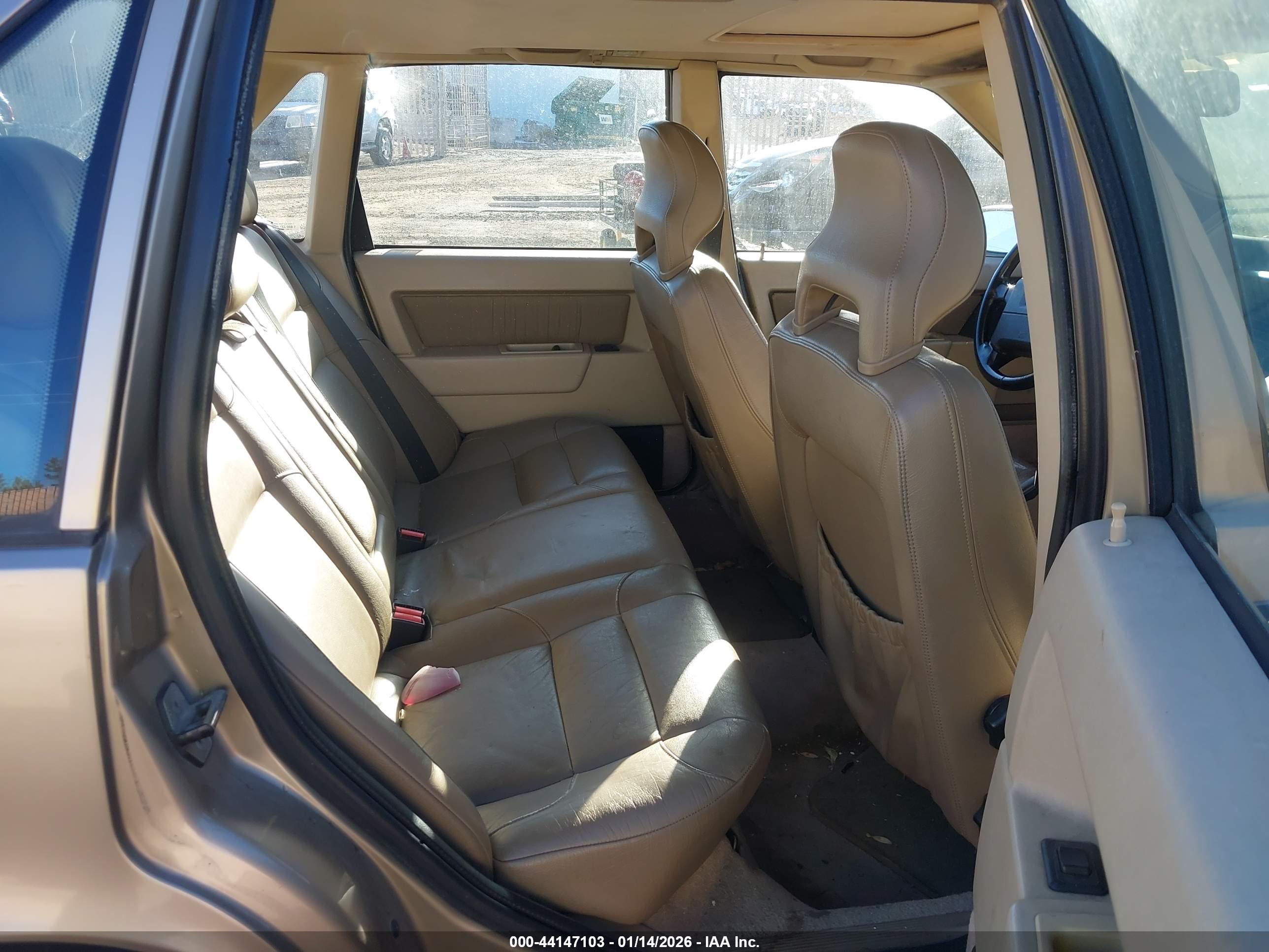 VOLVO 850 image 8