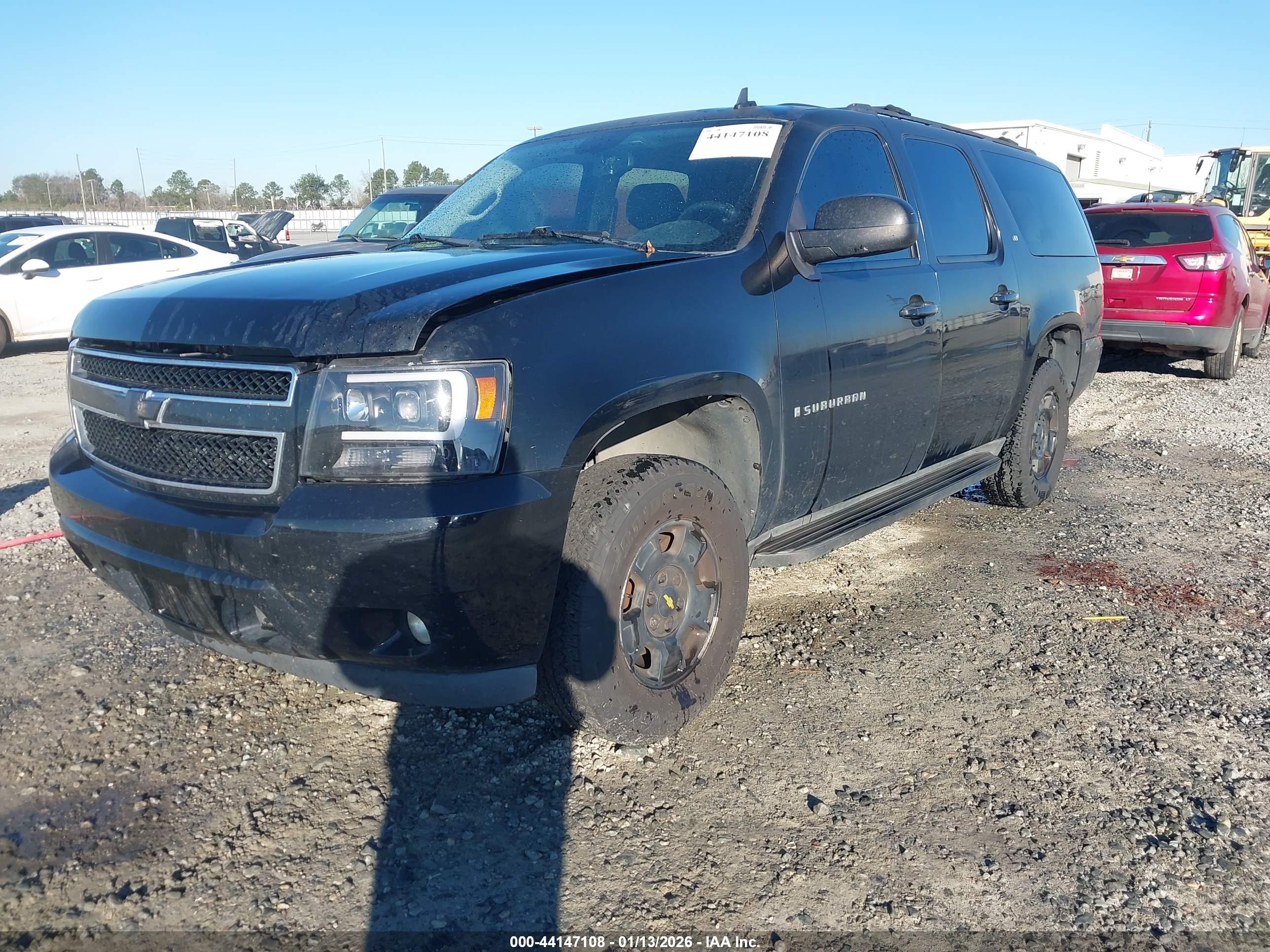 CHEVROLET SUBURBAN image 6