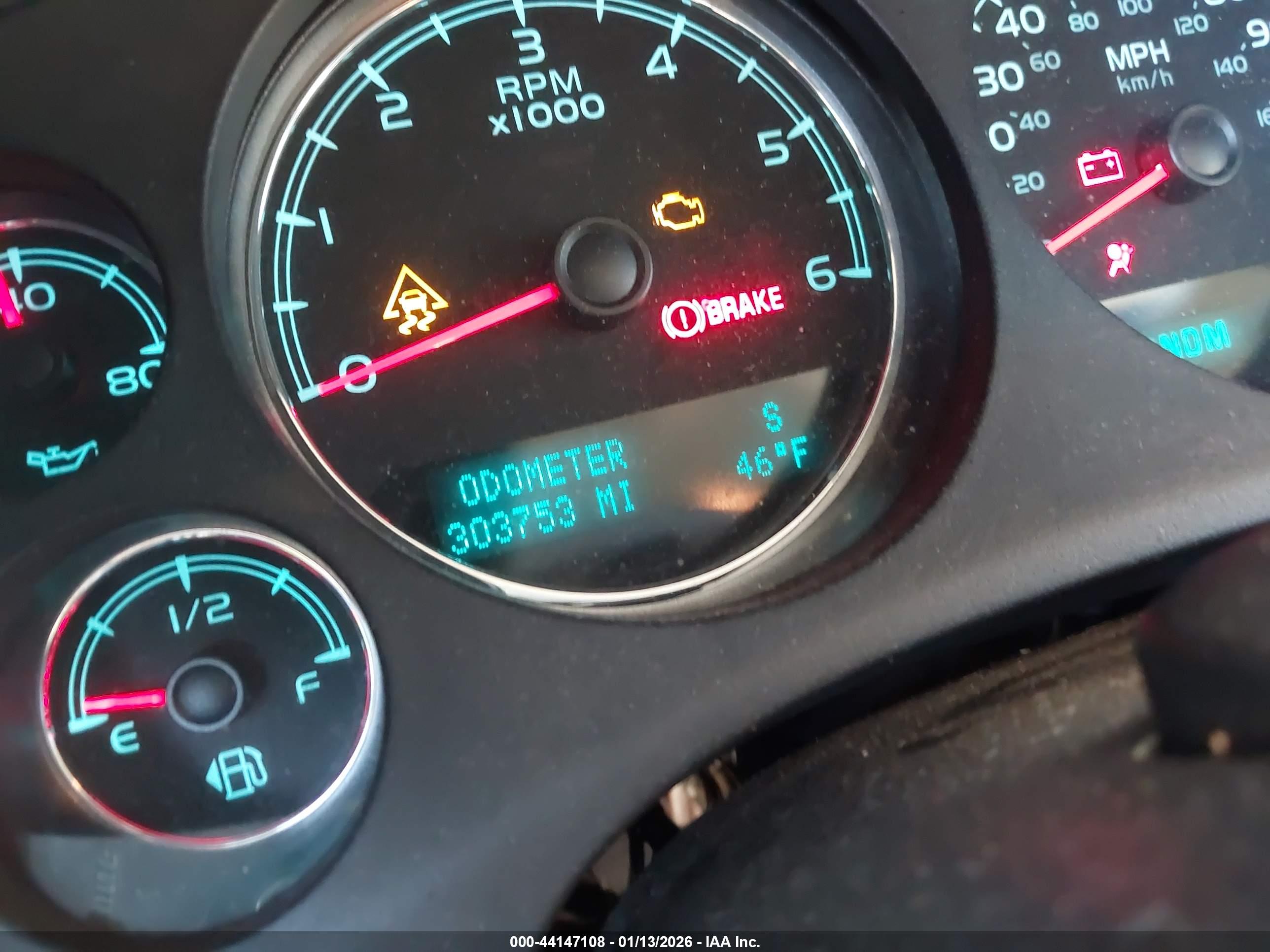 CHEVROLET SUBURBAN image 7