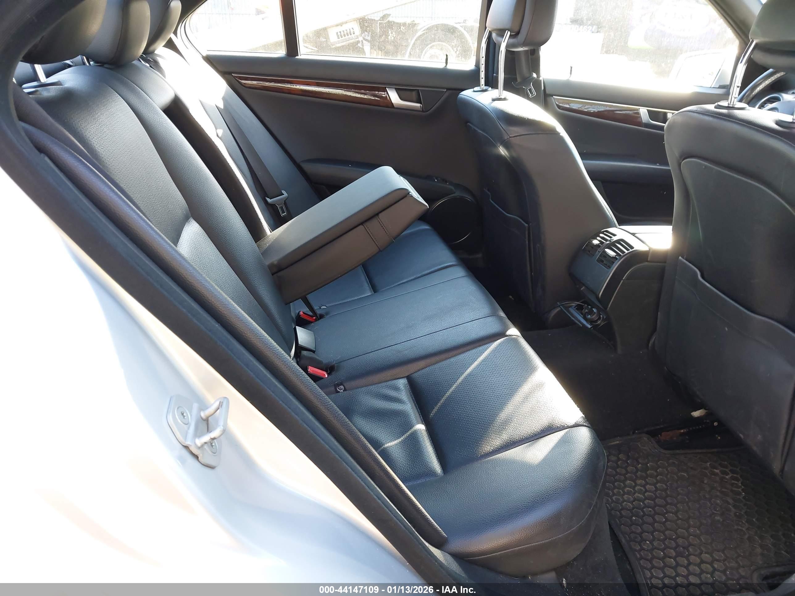 MERCEDES-BENZ C image 8