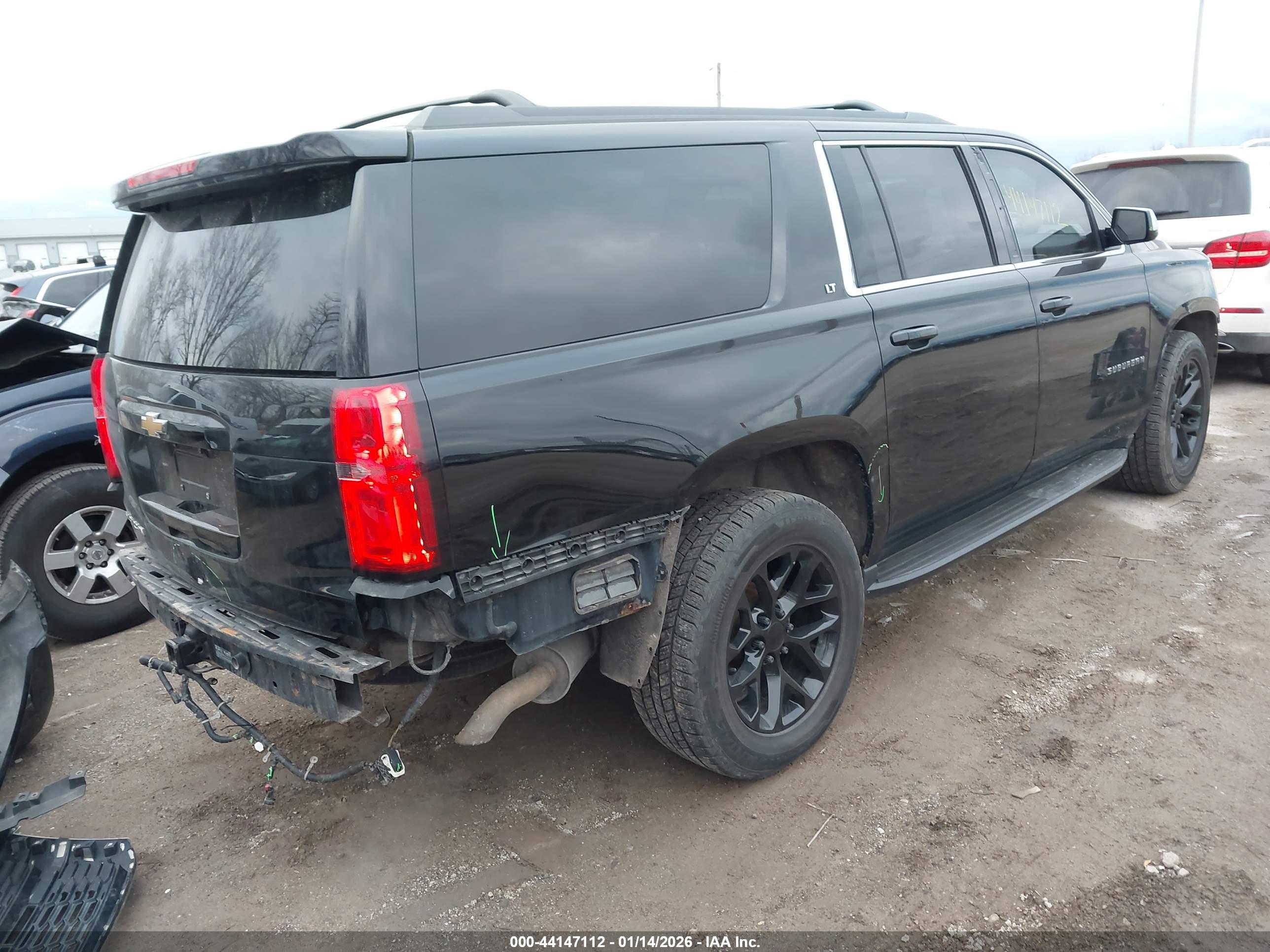 CHEVROLET SUBURBAN image 4