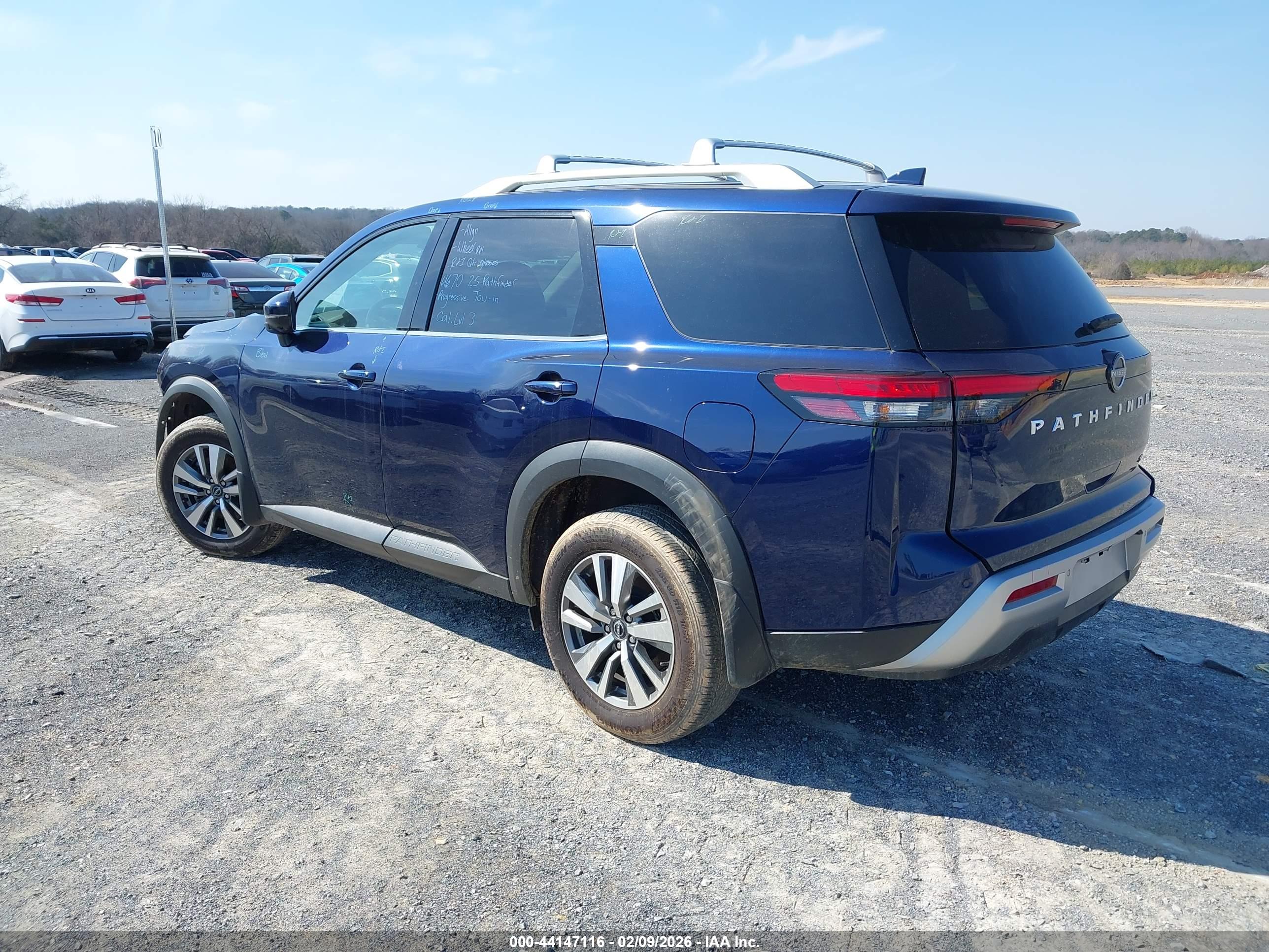 NISSAN PATHFINDER image 3