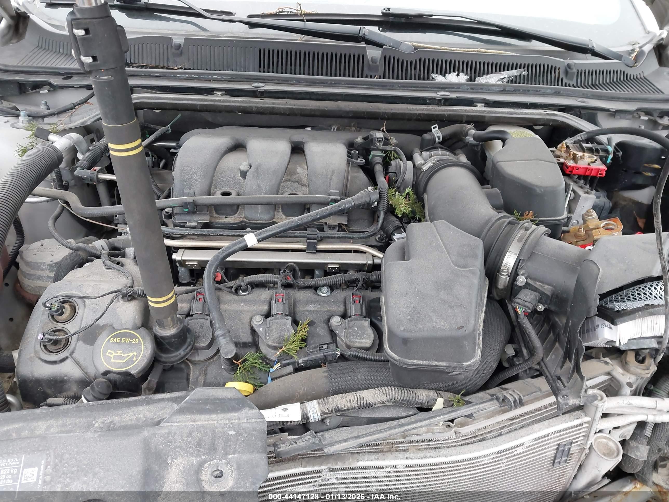 FORD TAURUS image 10