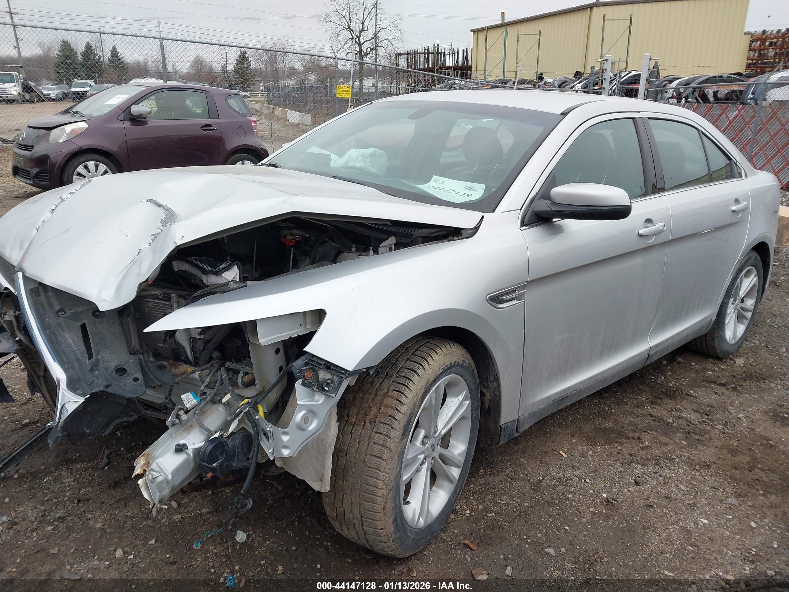 FORD TAURUS image 2