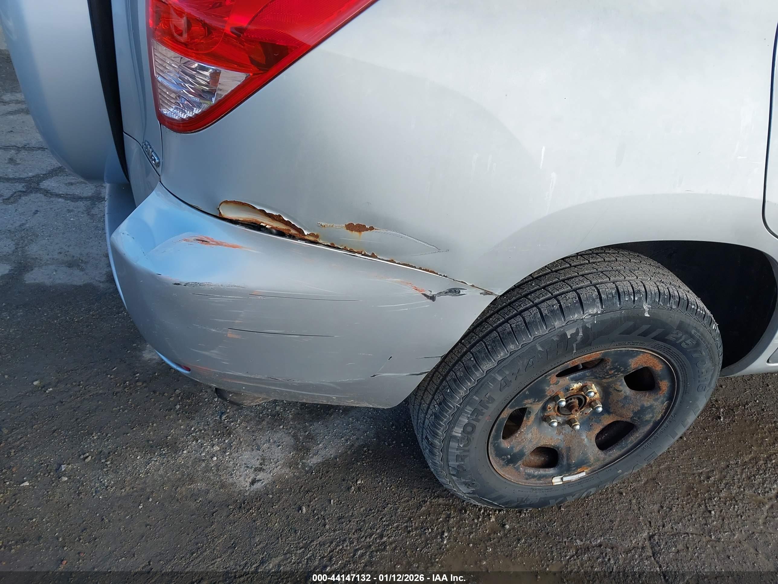 TOYOTA RAV4 image 6