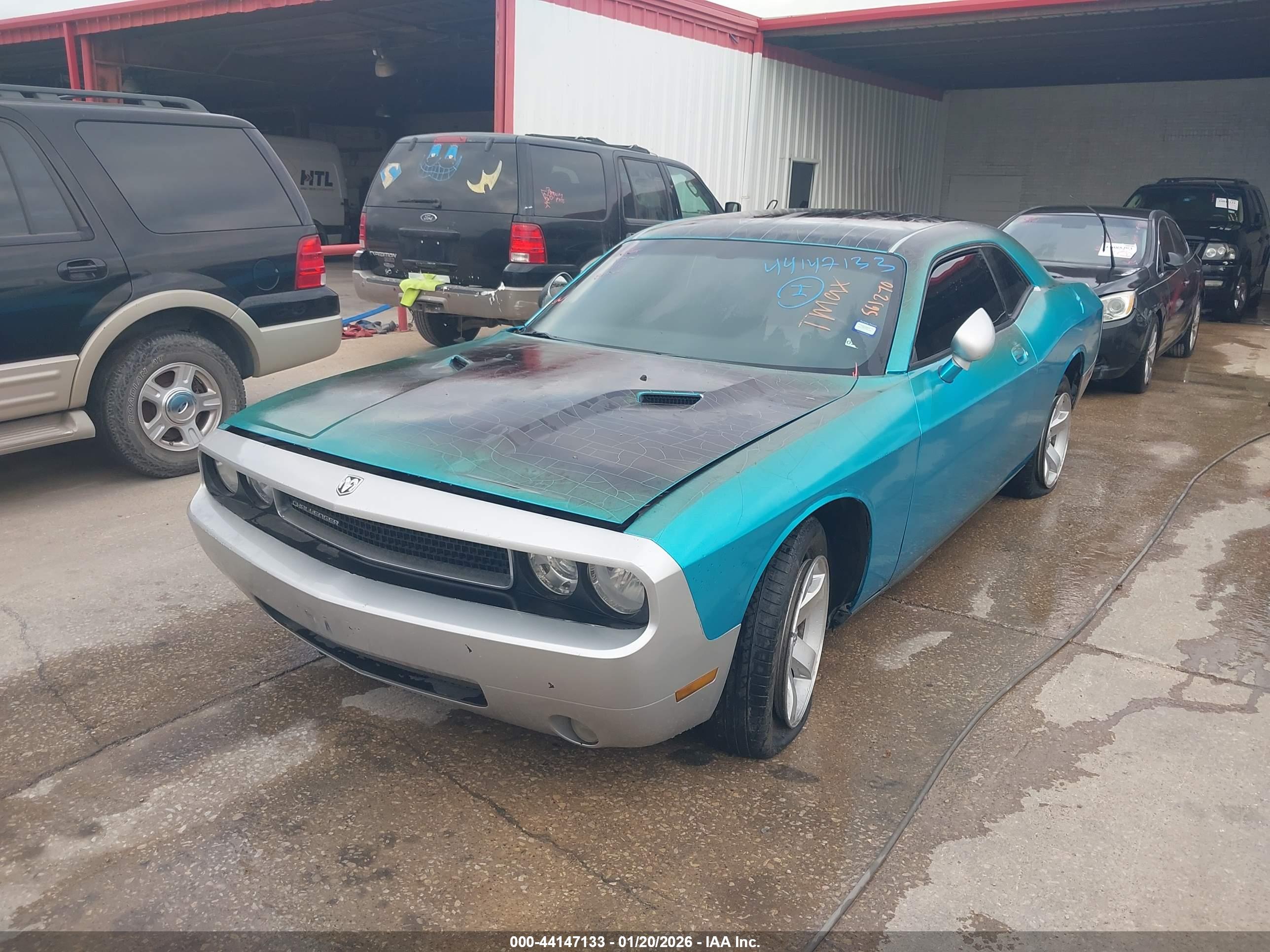 DODGE CHALLENGER image 2