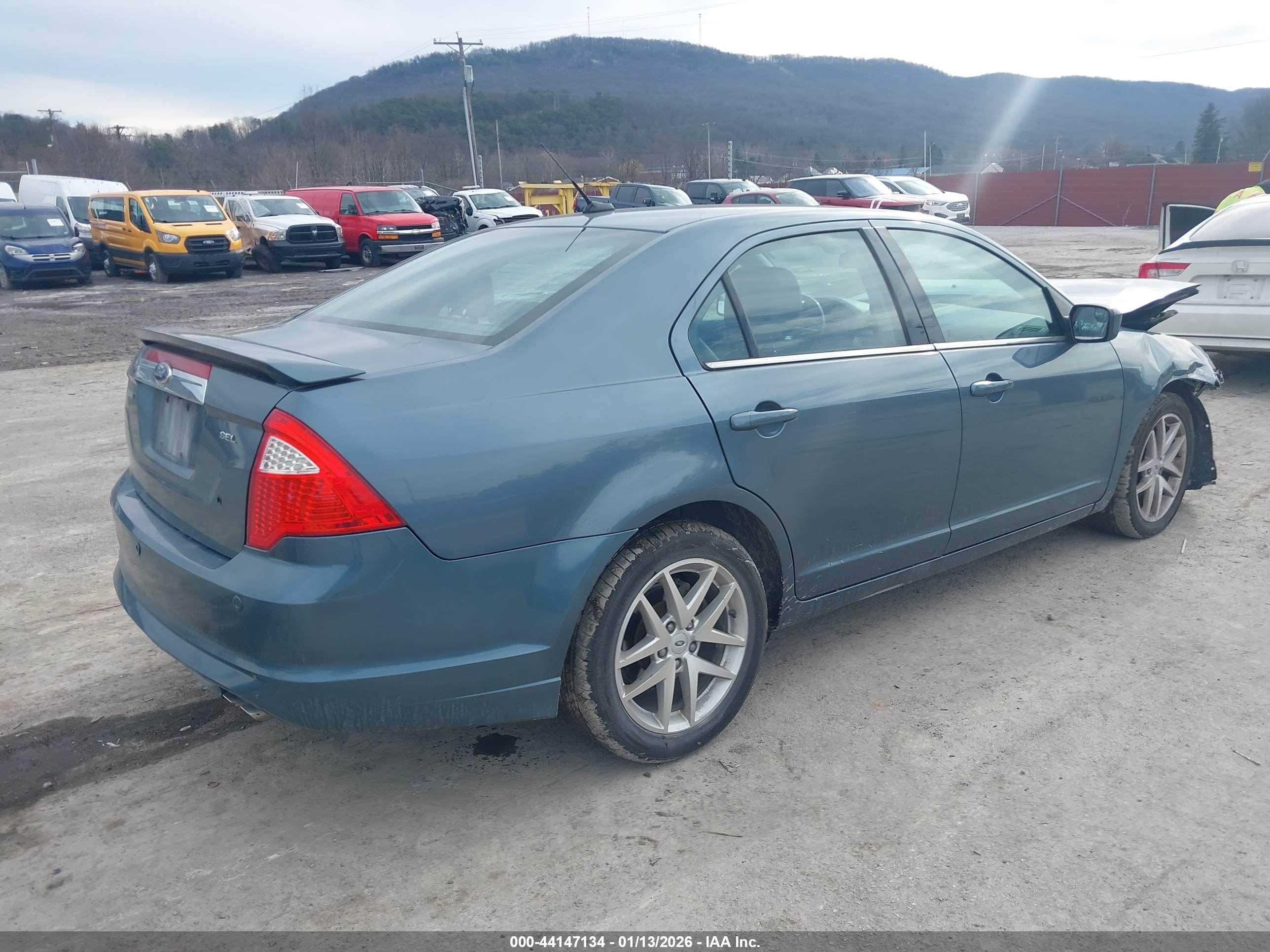 FORD FUSION image 4