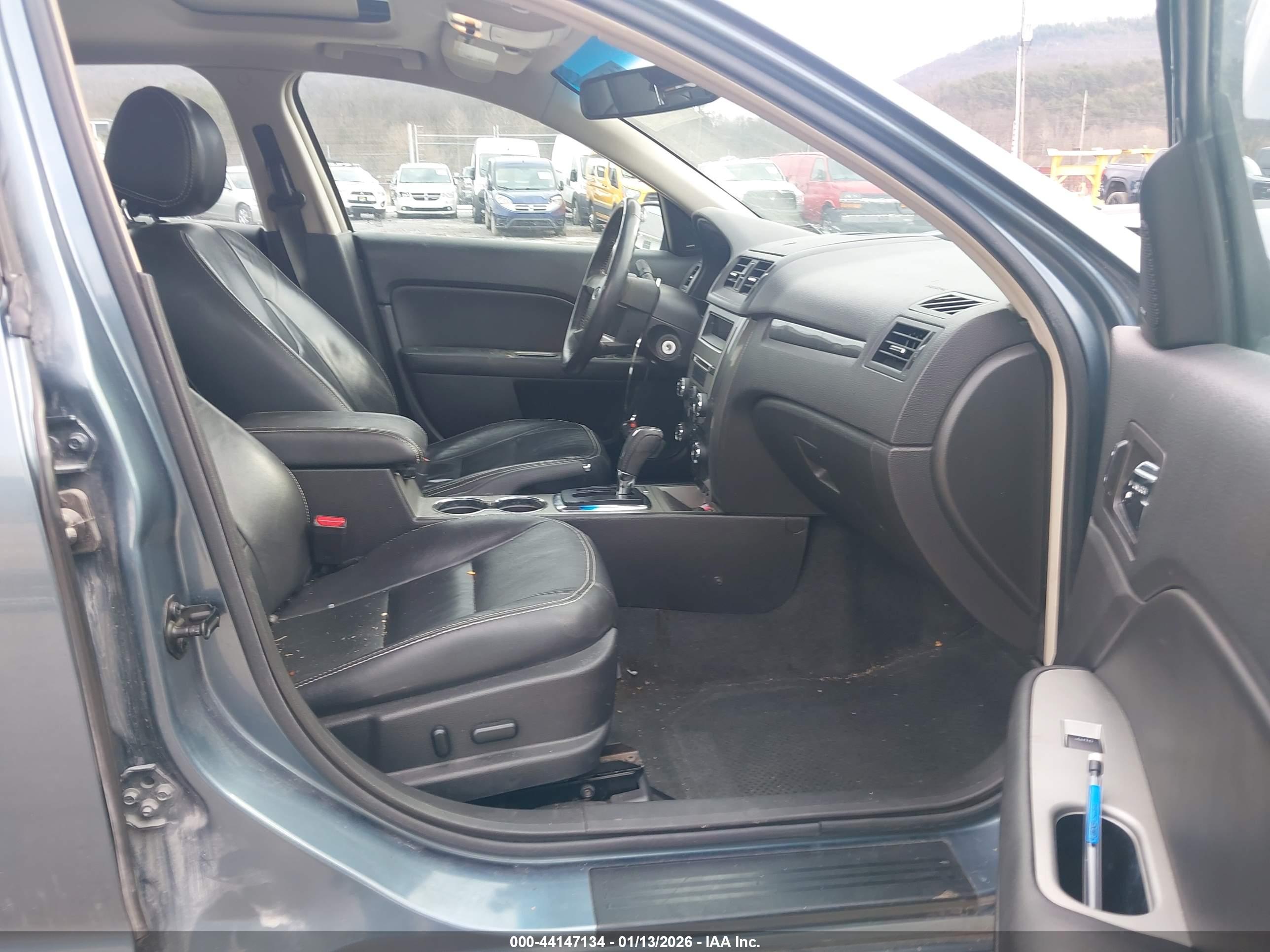 FORD FUSION image 5