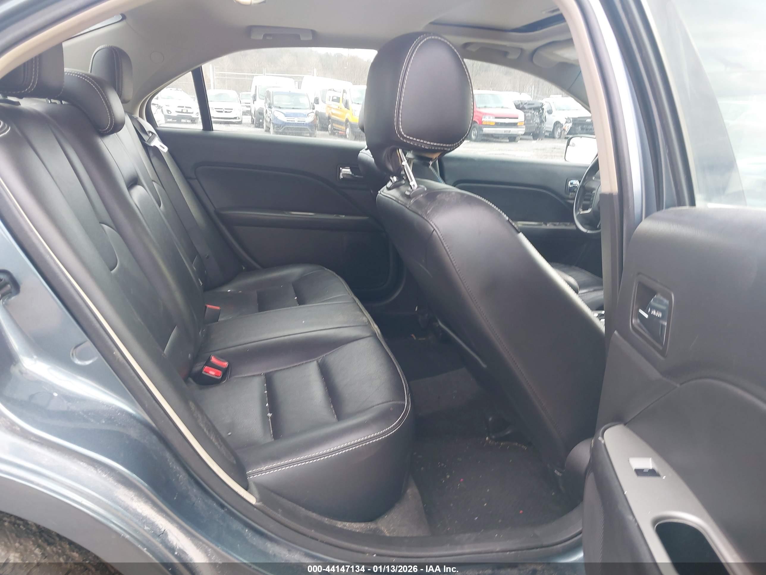 FORD FUSION image 8
