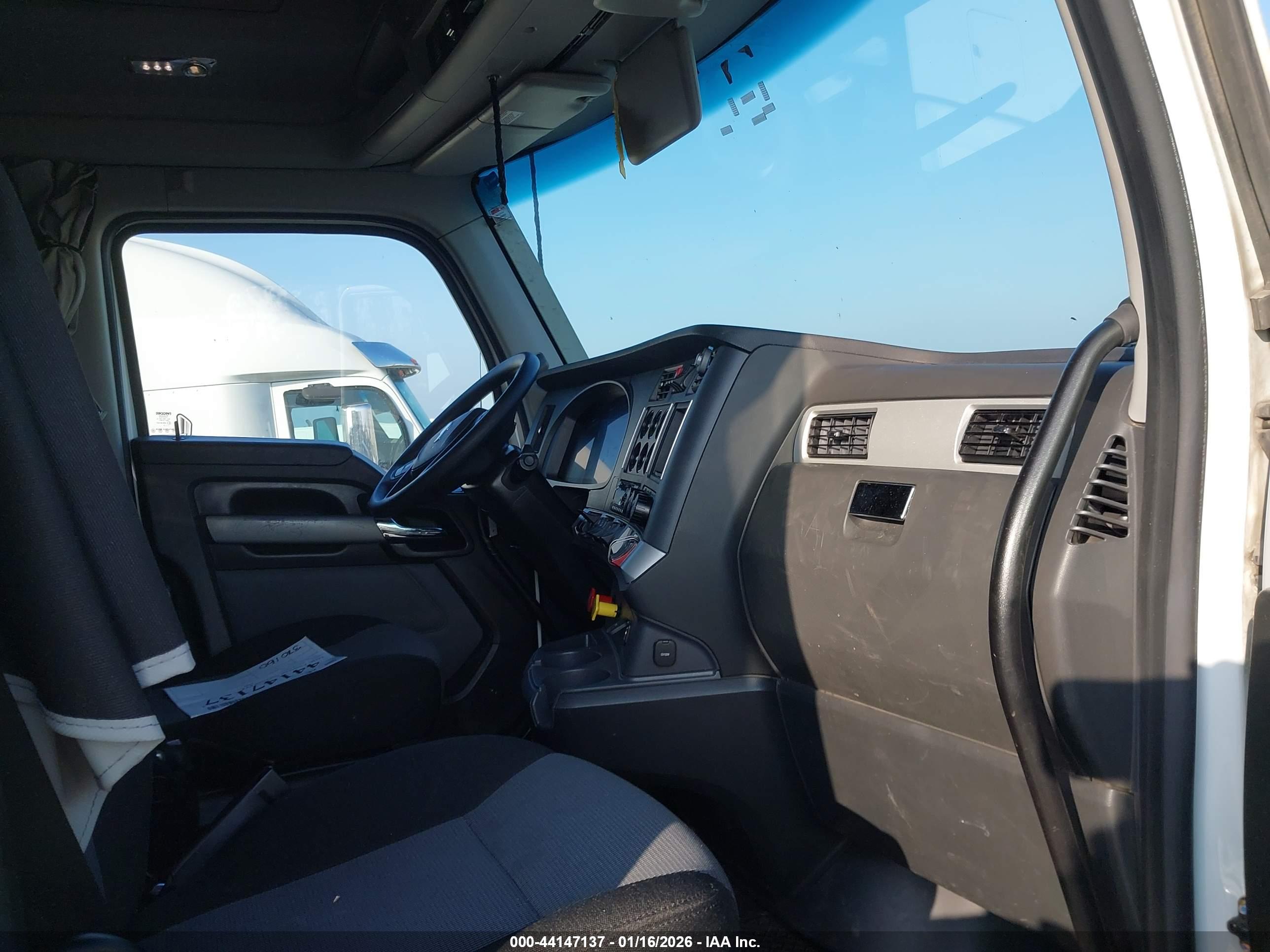 KENWORTH T680 image 8