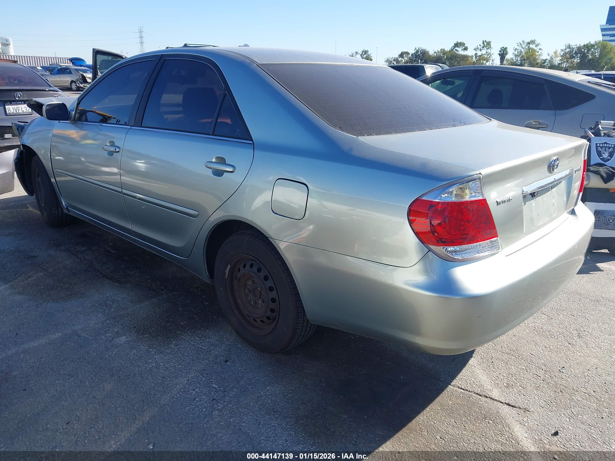 TOYOTA CAMRY image 3