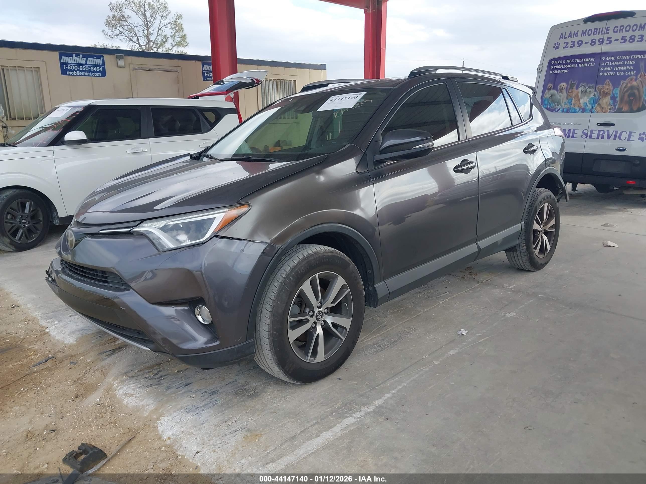 TOYOTA RAV4 image 2