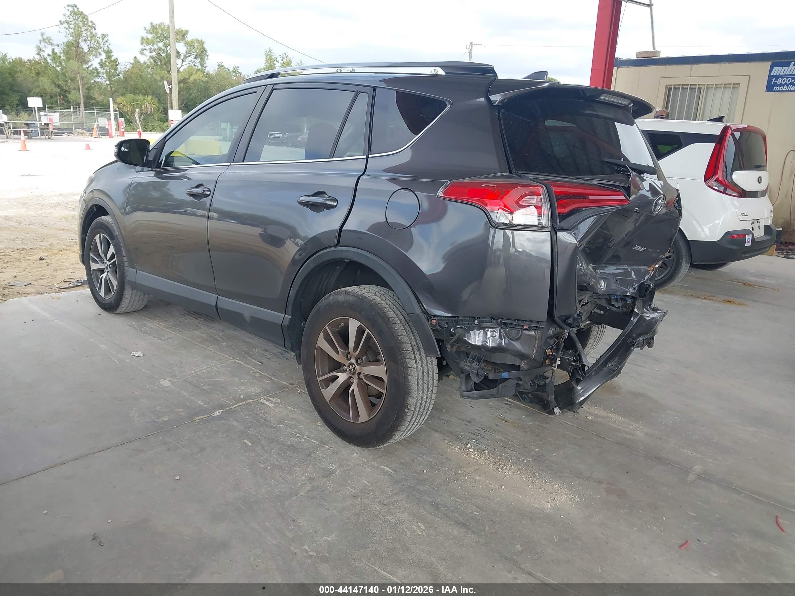 TOYOTA RAV4 image 3
