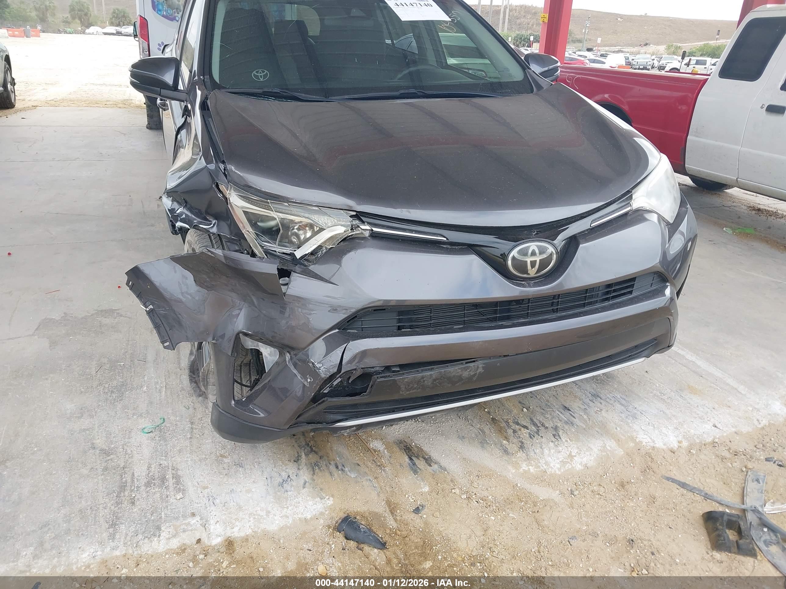 TOYOTA RAV4 image 6