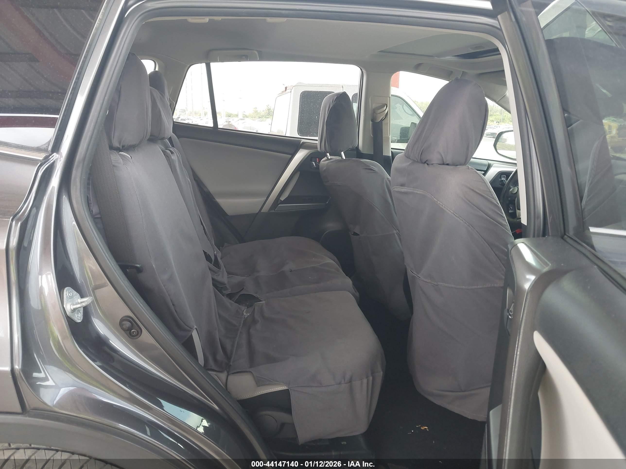 TOYOTA RAV4 image 8