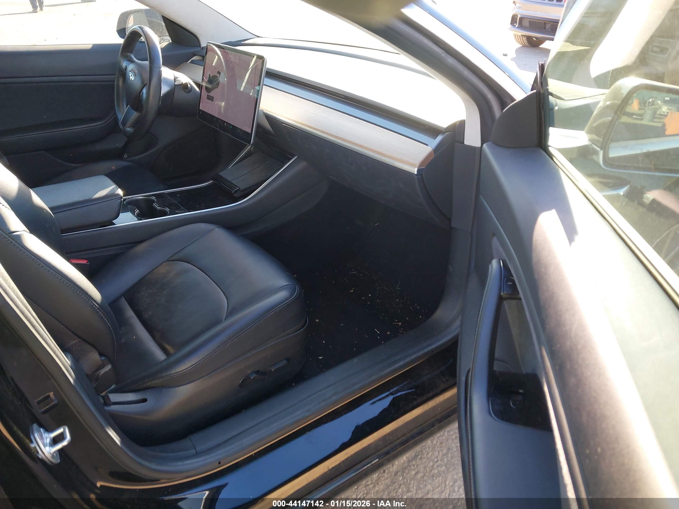 TESLA MODEL image 5