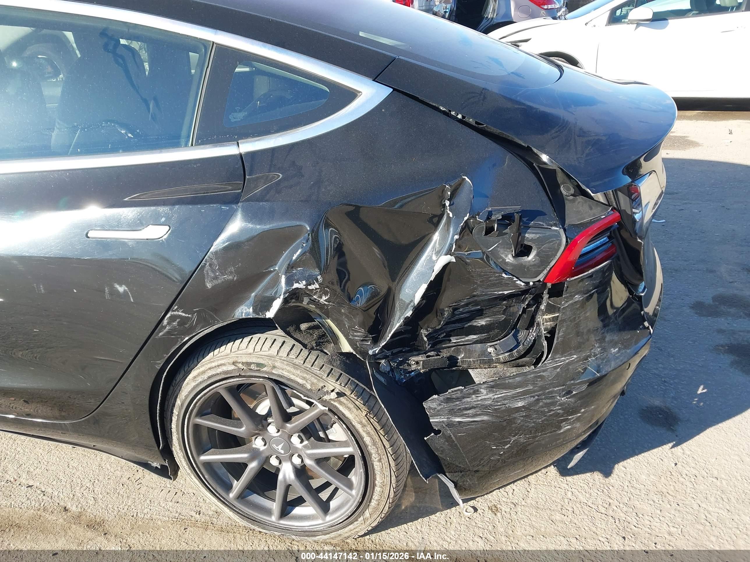 TESLA MODEL image 6