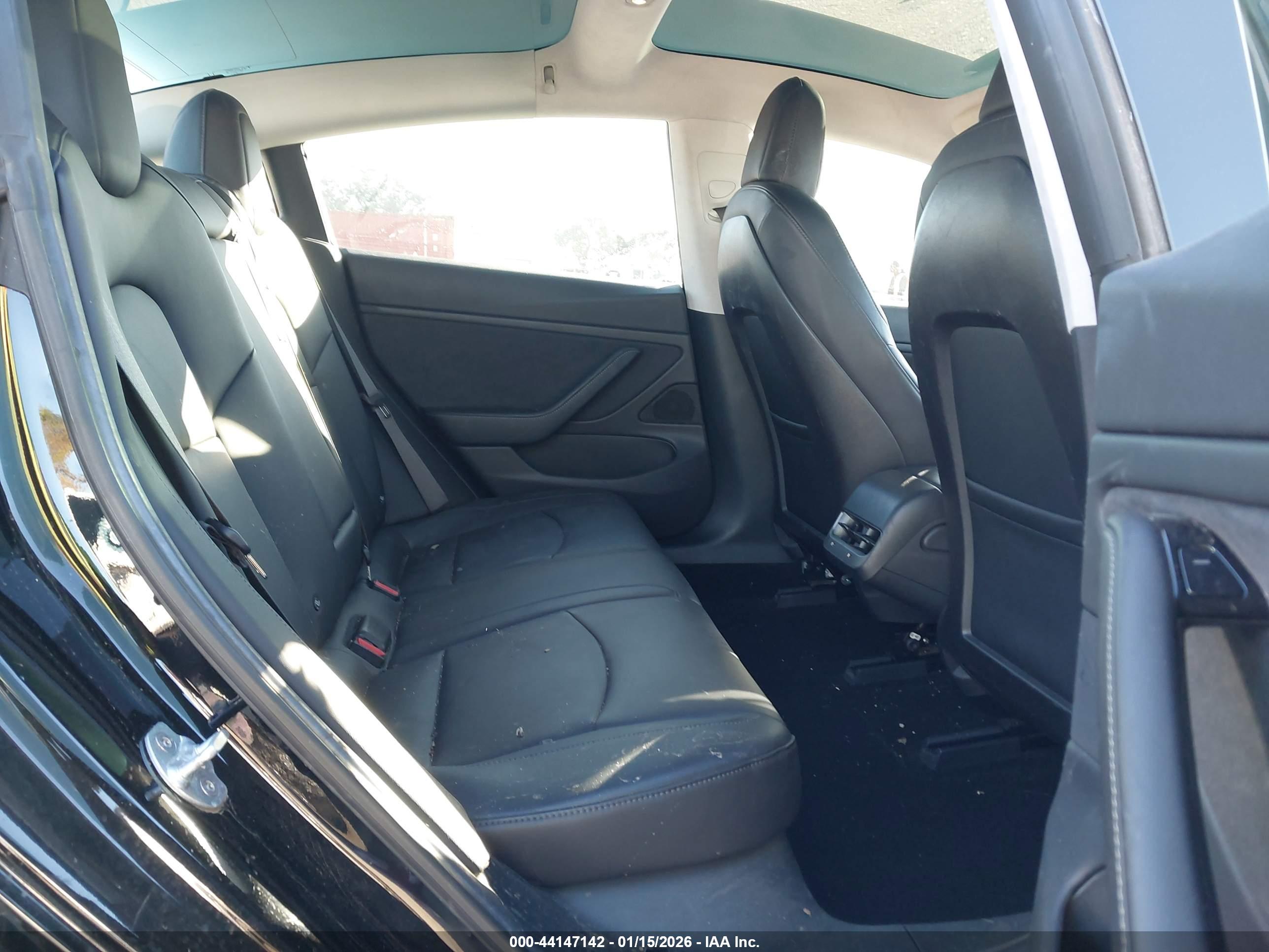 TESLA MODEL image 8