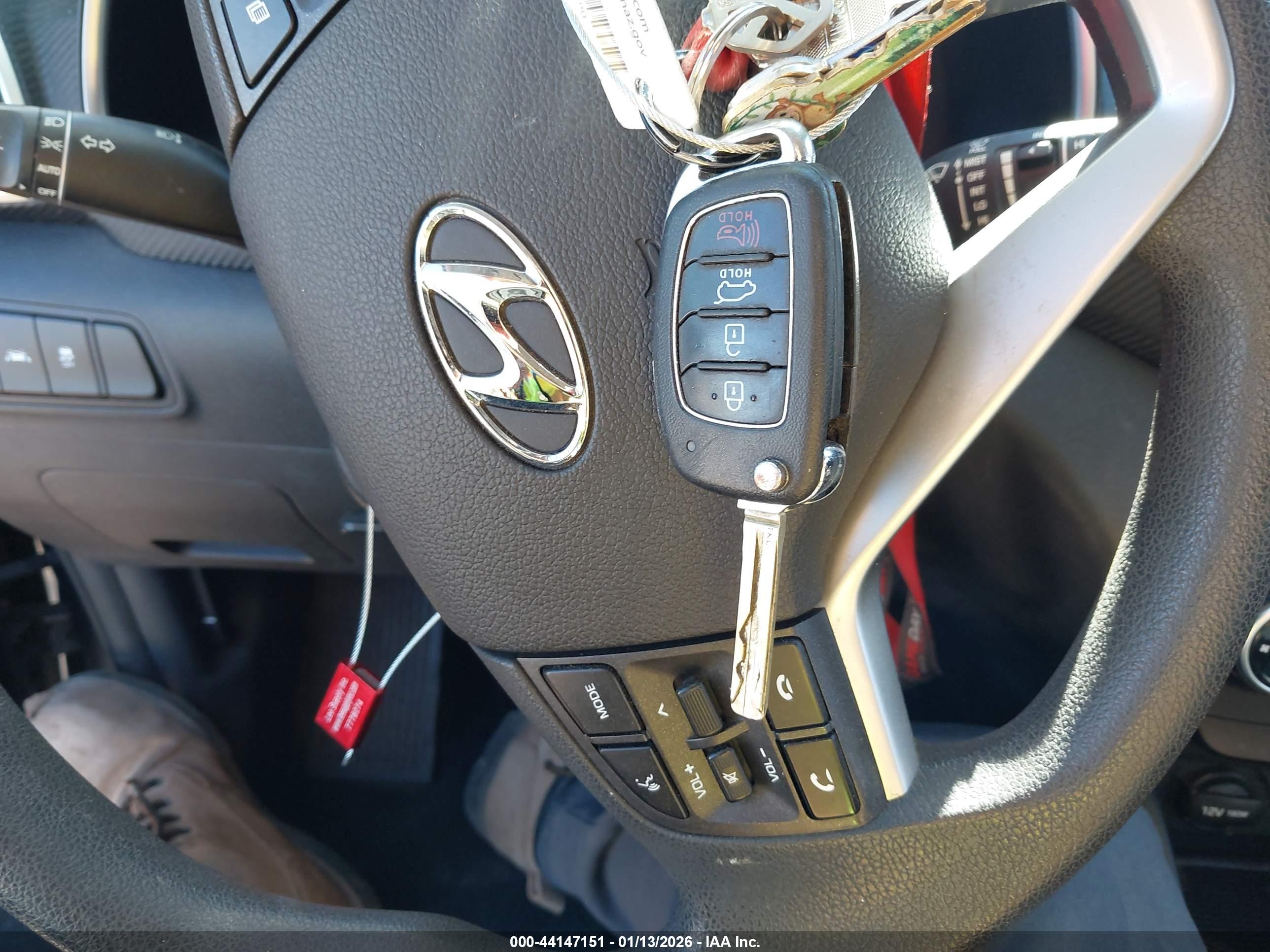 HYUNDAI TUCSON image 11