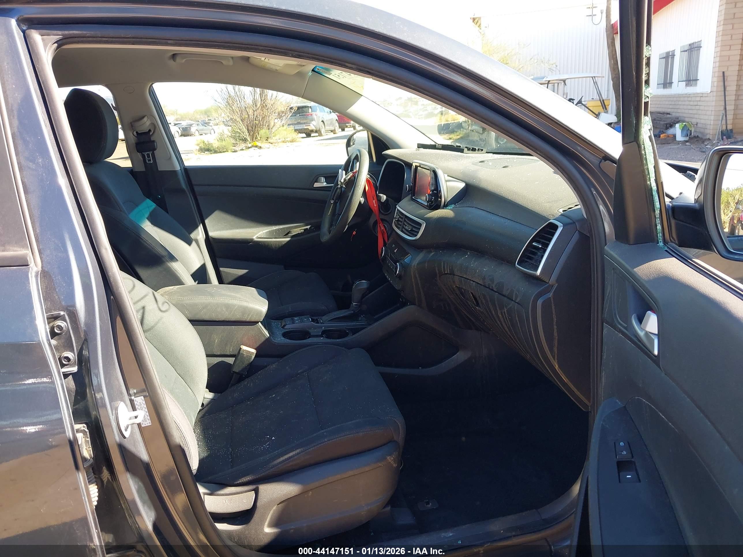 HYUNDAI TUCSON image 5
