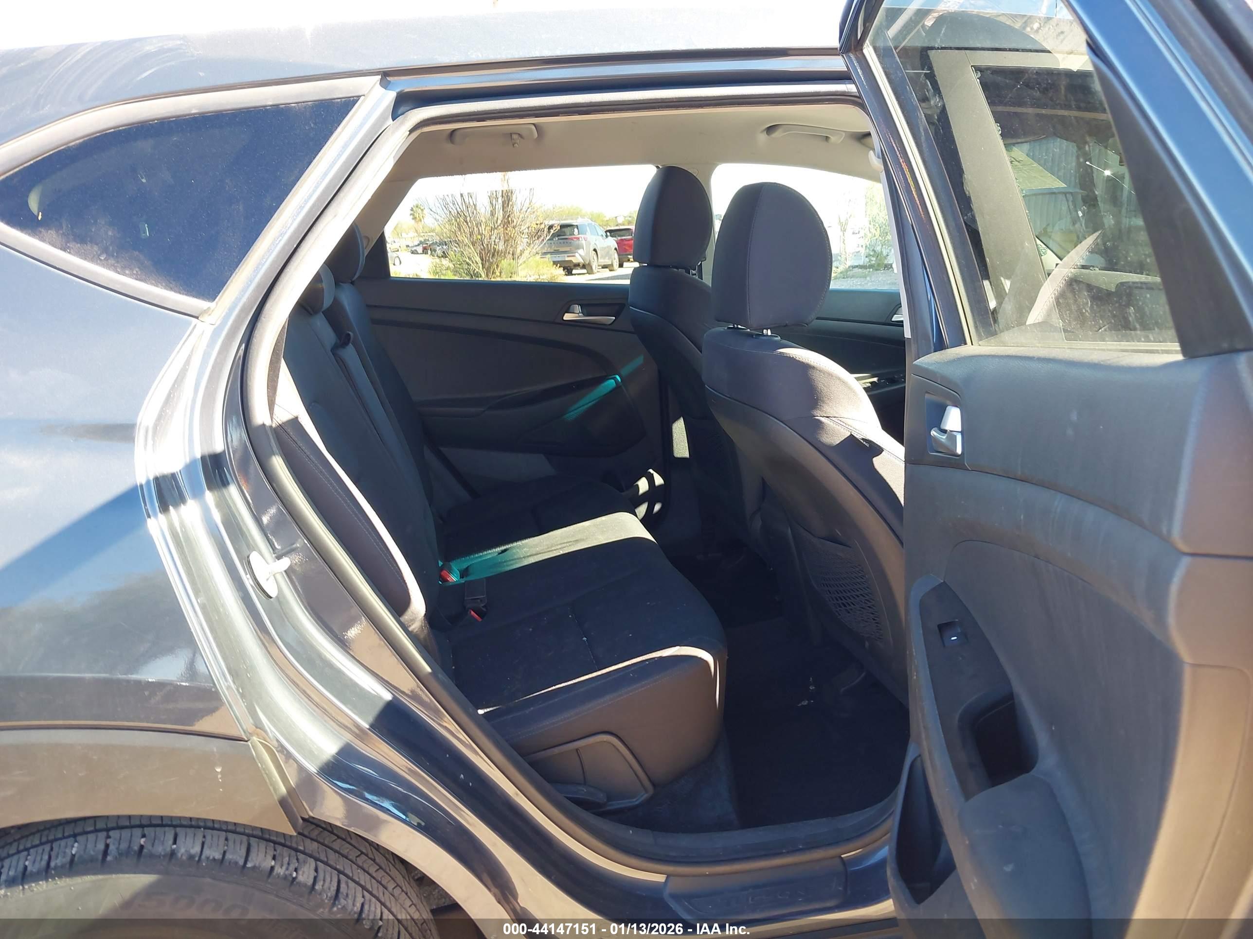 HYUNDAI TUCSON image 8