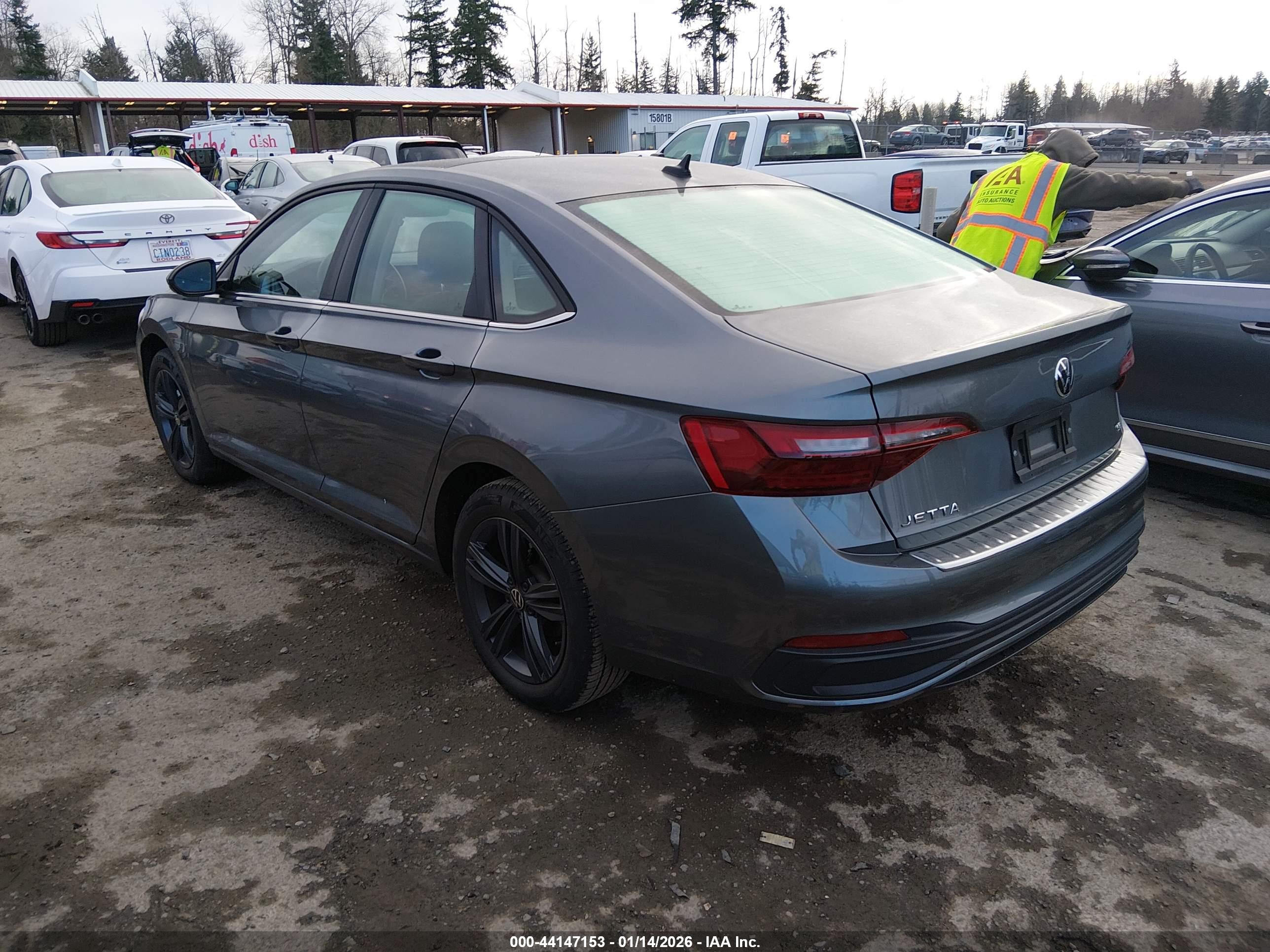 VOLKSWAGEN JETTA image 3