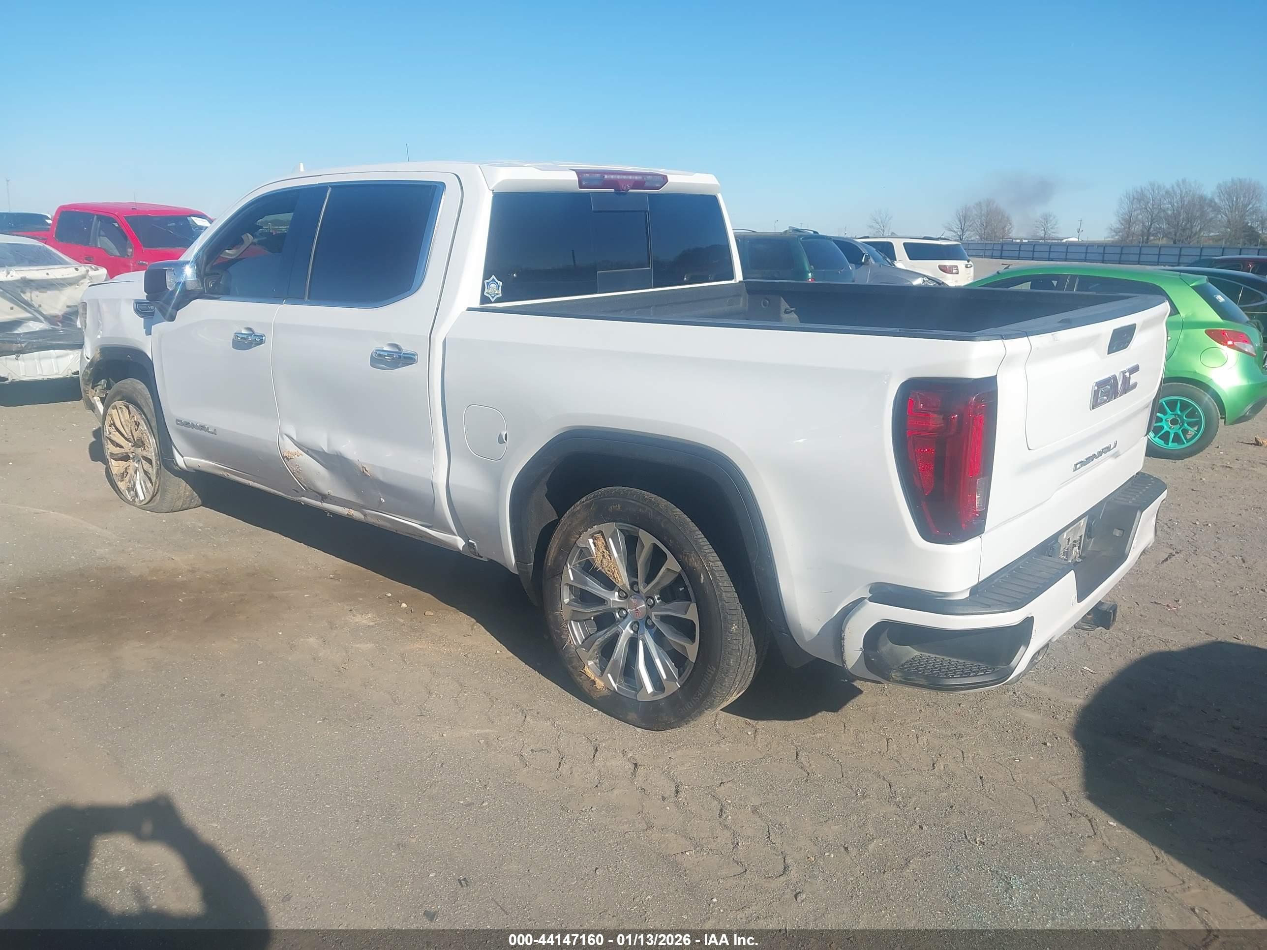 GMC SIERRA image 3
