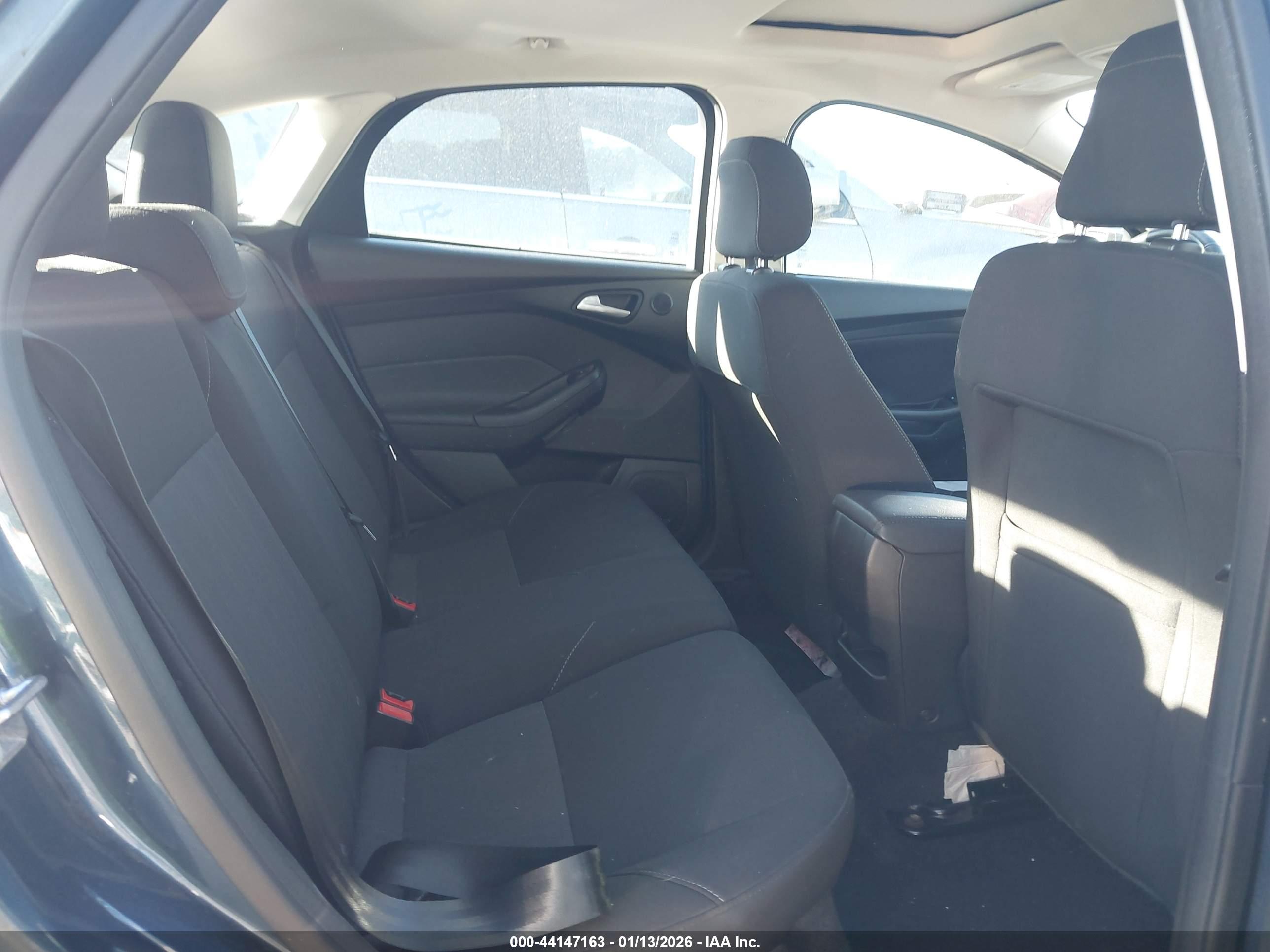 FORD FOCUS image 8