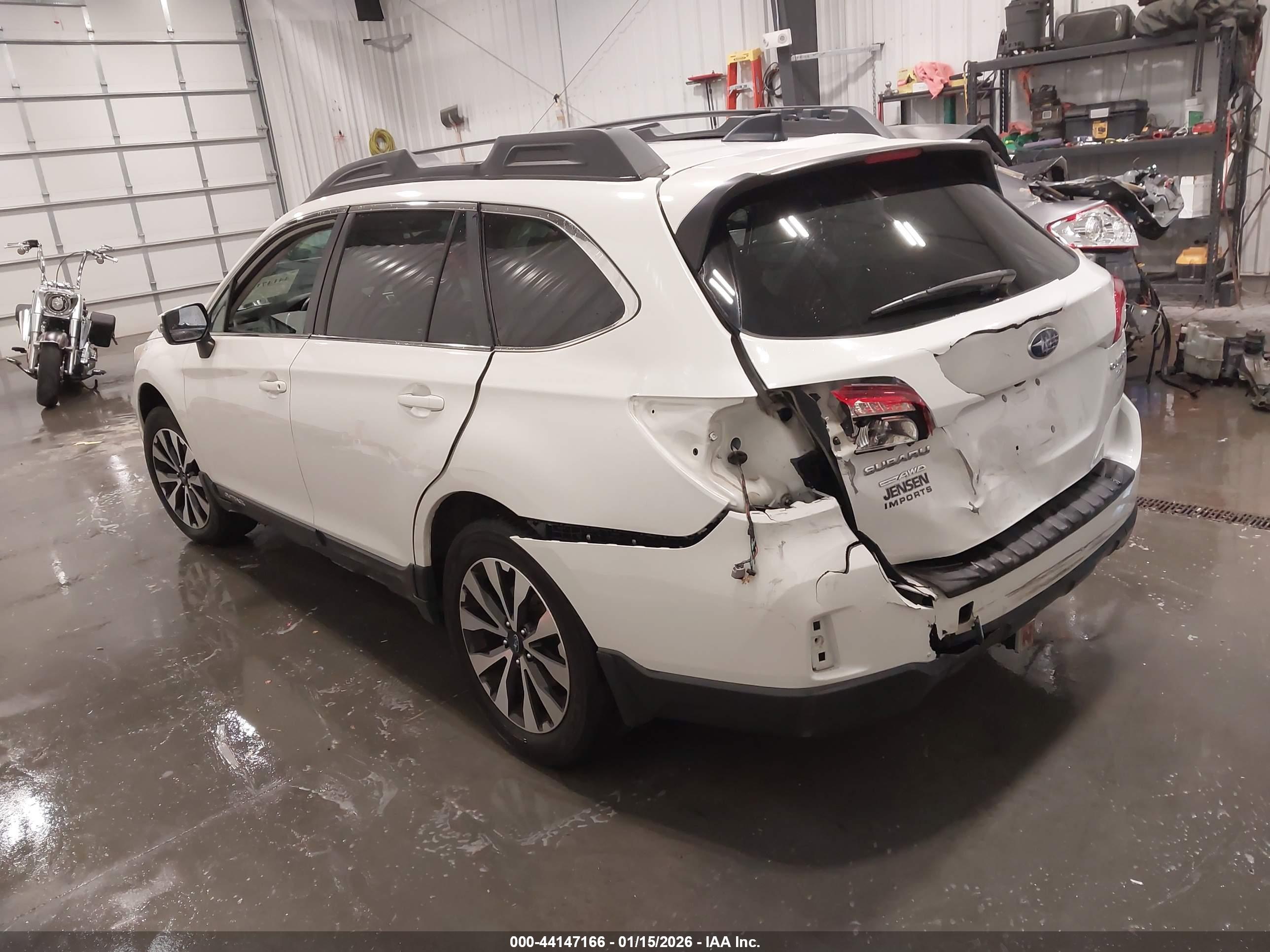 SUBARU OUTBACK image 3