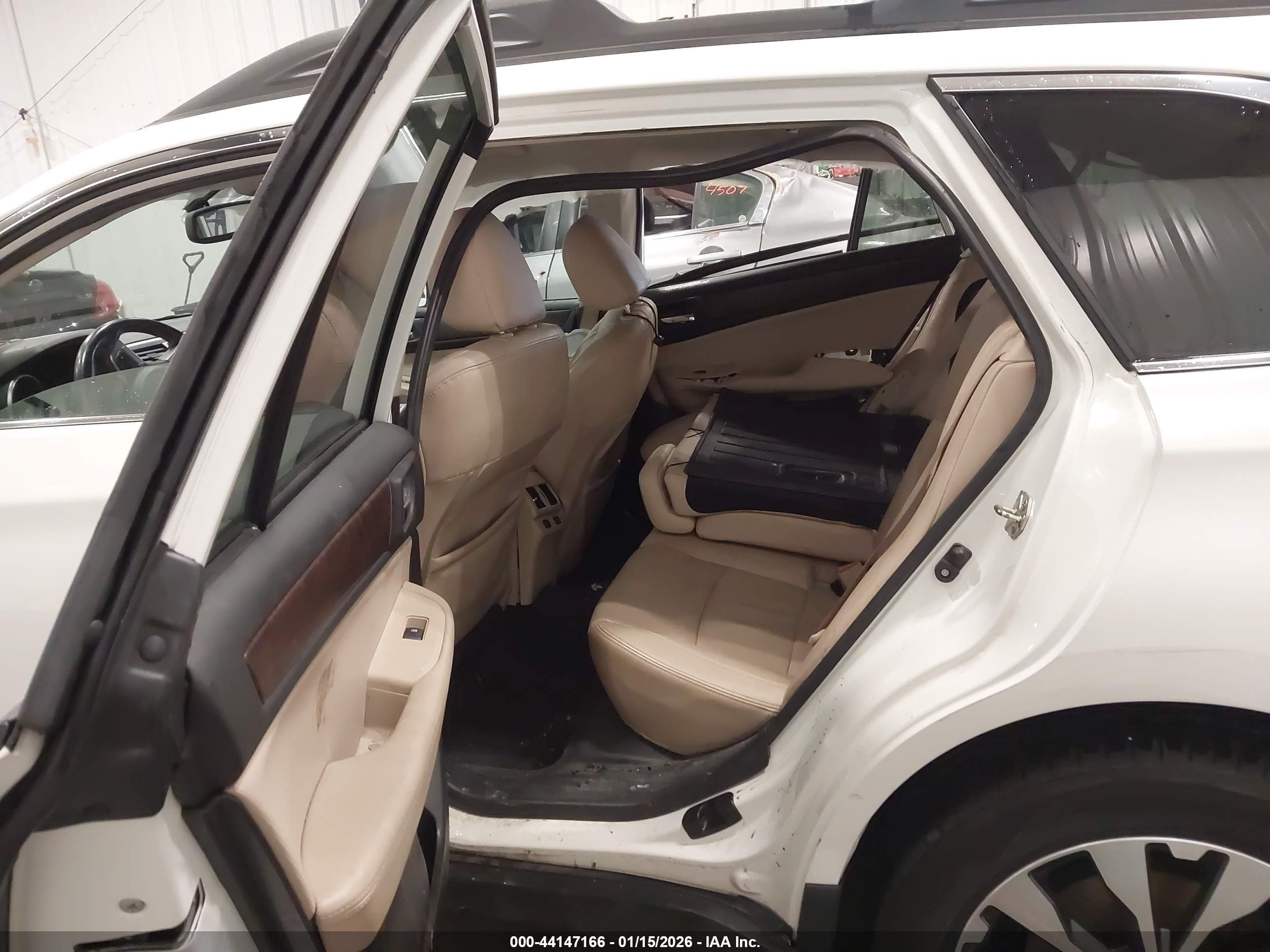 SUBARU OUTBACK image 8