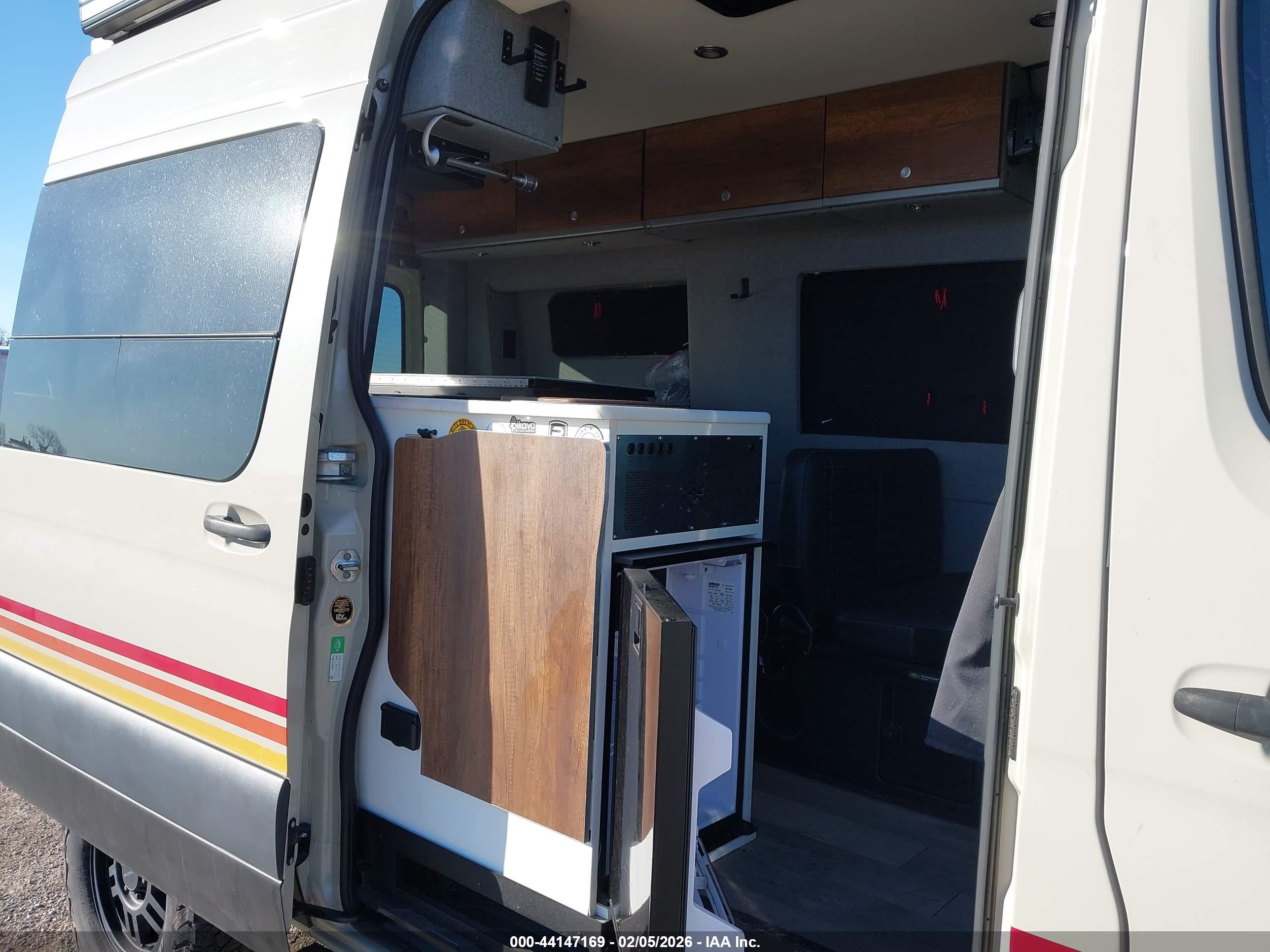 MERCEDES-BENZ SPRINTER image 8